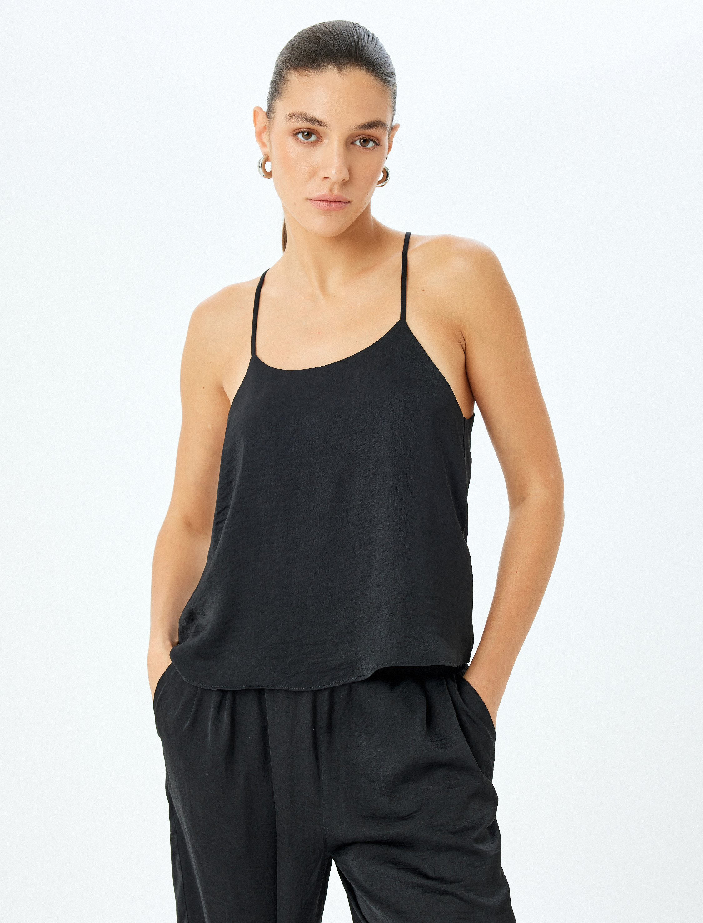   İnce Askılı Halter Yaka Saten Atlet