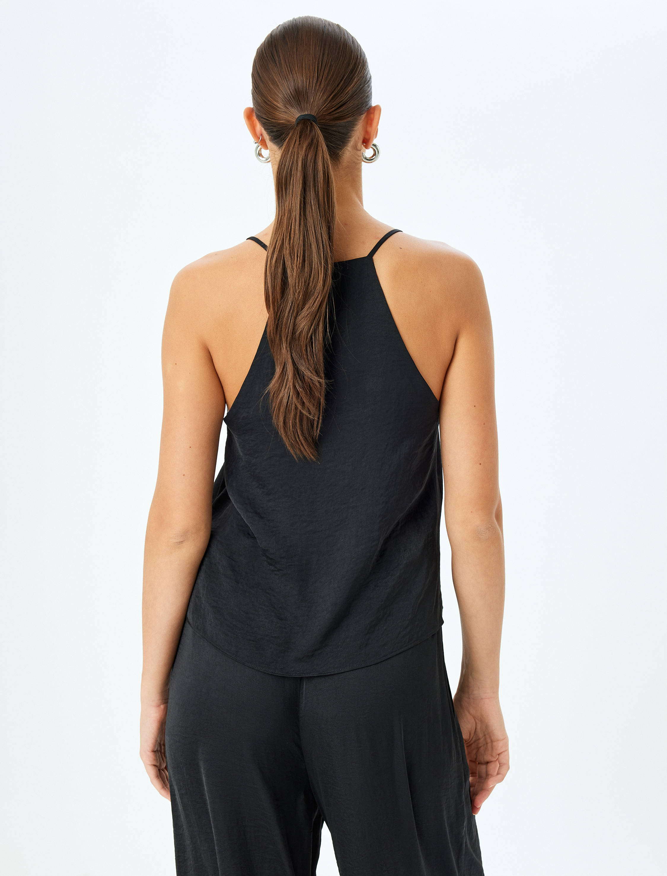   İnce Askılı Halter Yaka Saten Atlet