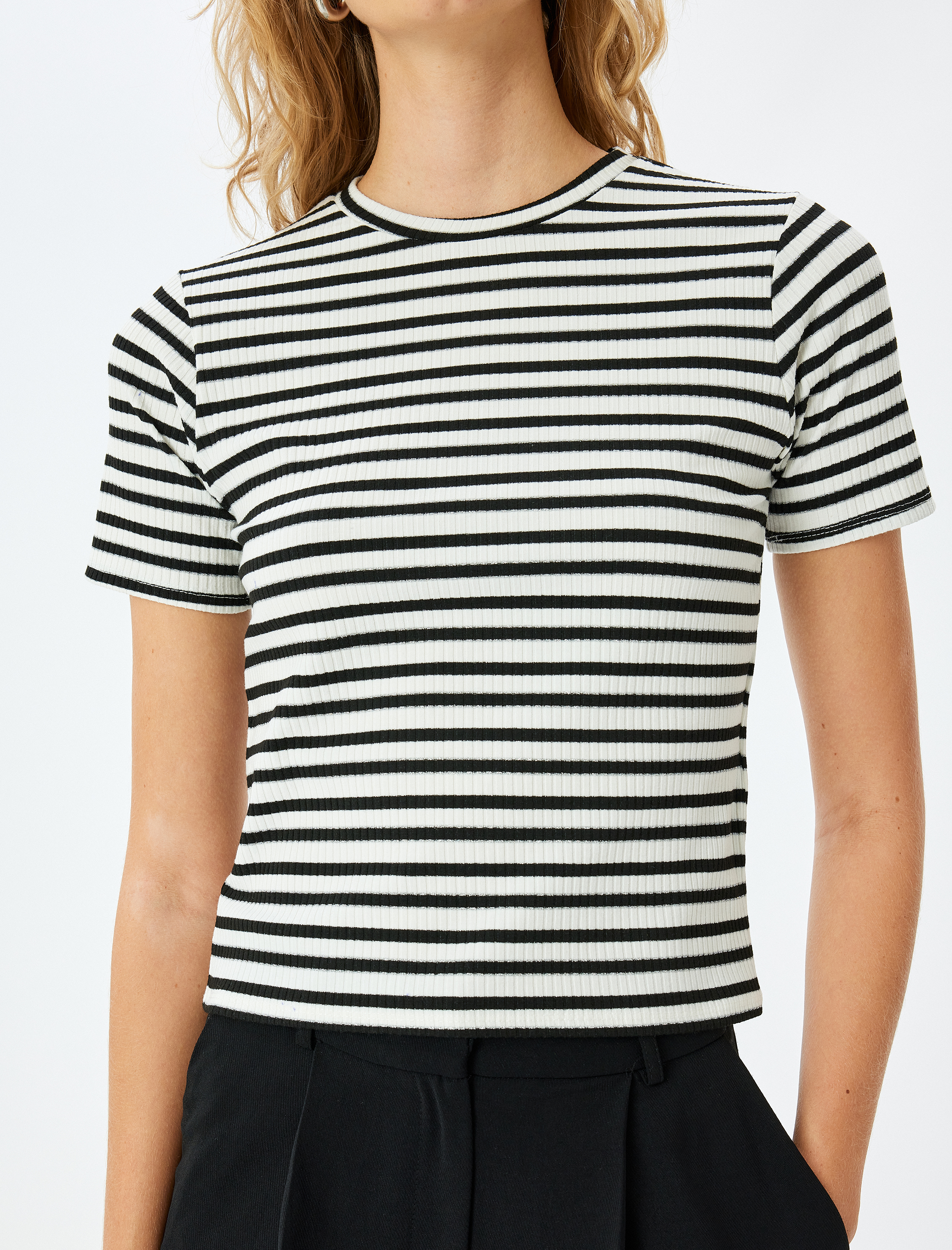   Viskon Karışımlı Kısa Kollu Bisiklet Yaka Çizgili Tişört
