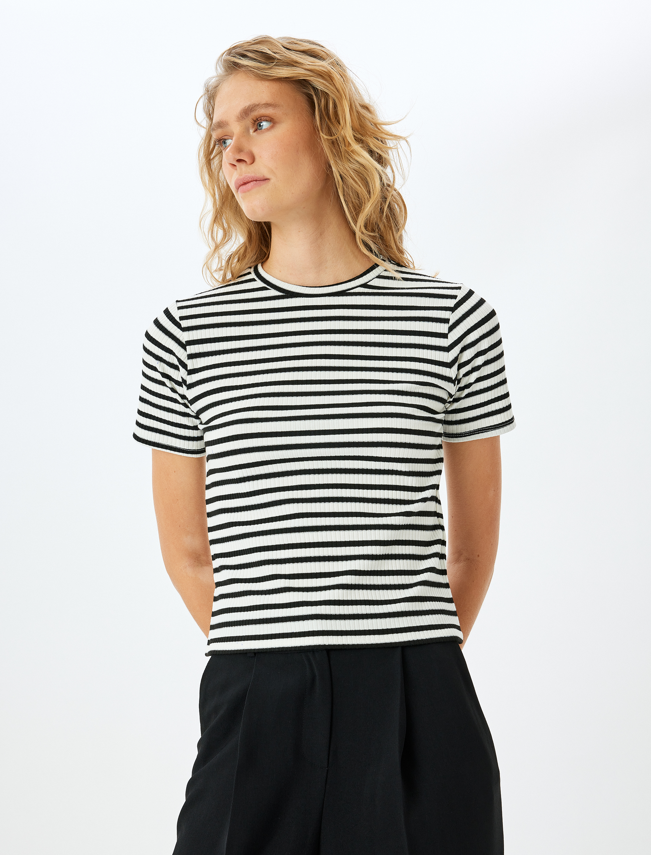   Viskon Karışımlı Kısa Kollu Bisiklet Yaka Çizgili Tişört