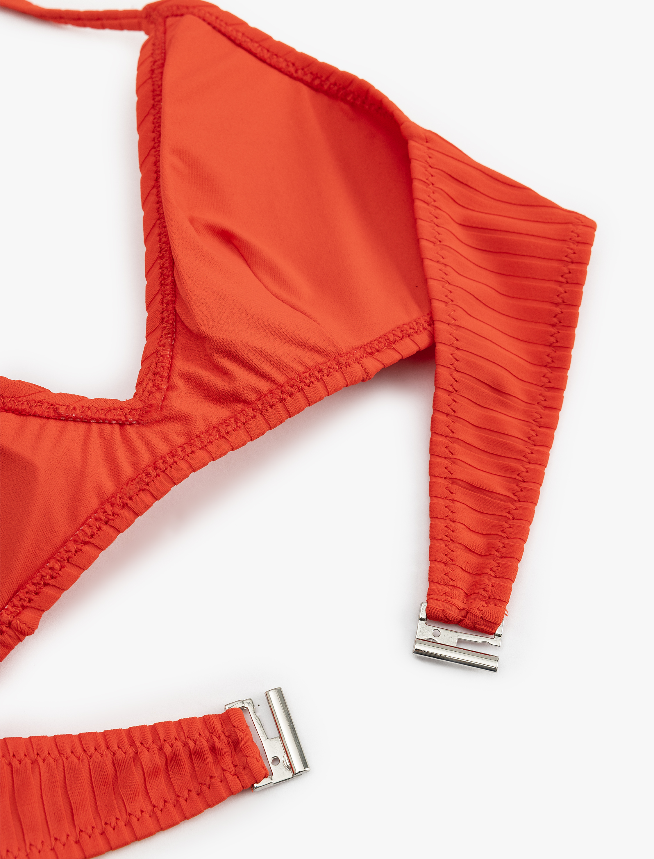   V Yaka Boyundan Bağlamalı Dokulu Bikini Üstü