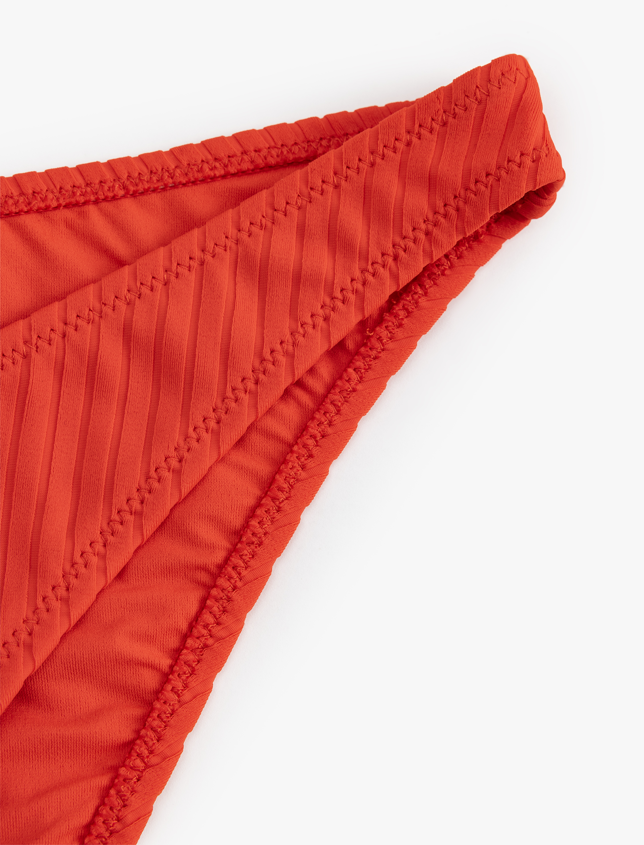   Dokulu Asimetrik Bel Bikini Altı