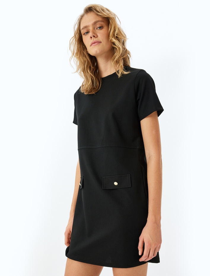  Aplike Detaylı Slim Fit Bisiklet Yaka Kısa Kollu Mini Elbise