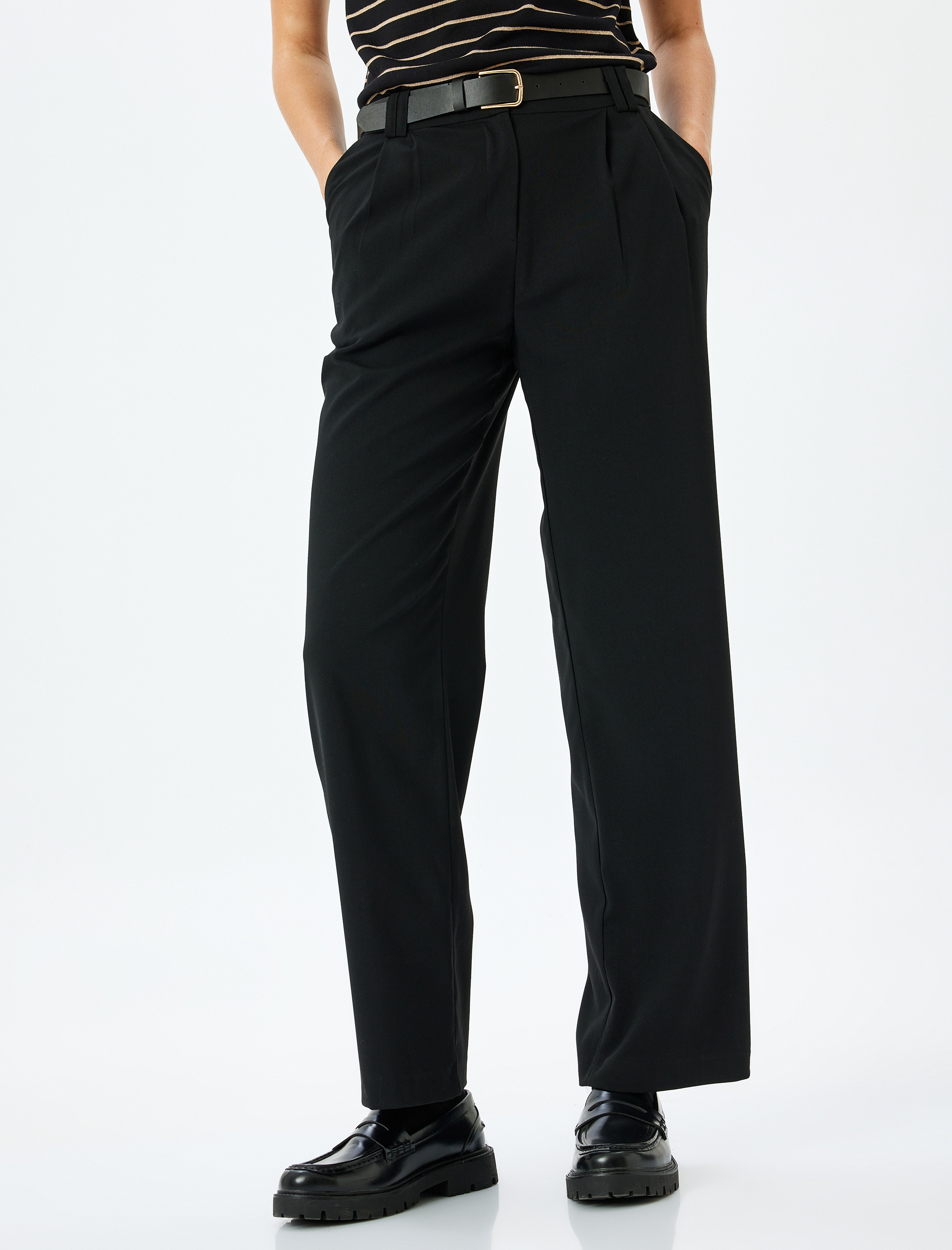   Kemer Detaylı Cepli Geniş Paça Kumaş Pantolon