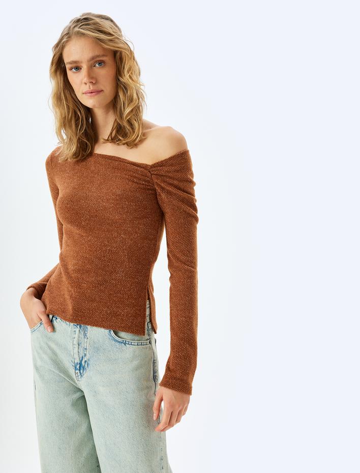  Omzu Açık Uzun Kollu Asimetrik Yaka Bluz