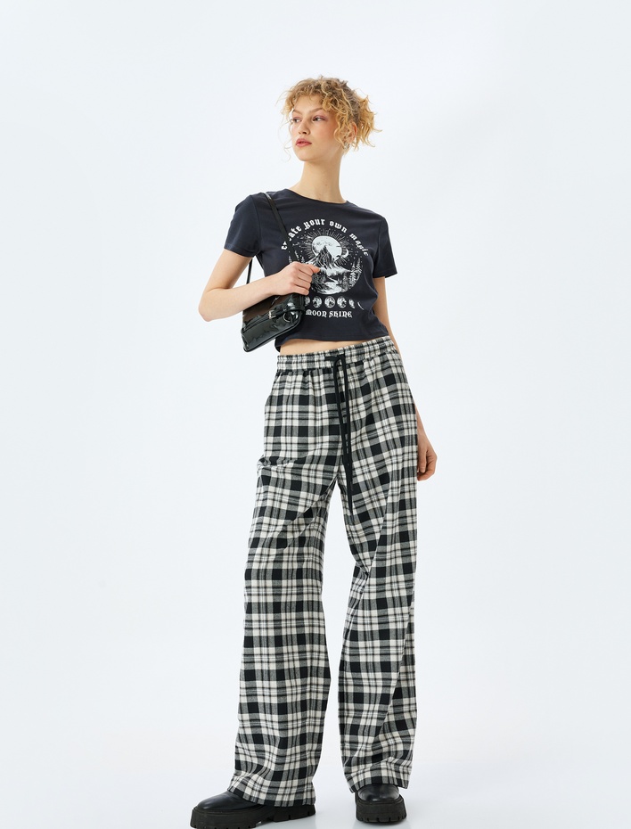  Mistik Baskılı Kısa Kollu Bisiklet Yaka Tişört