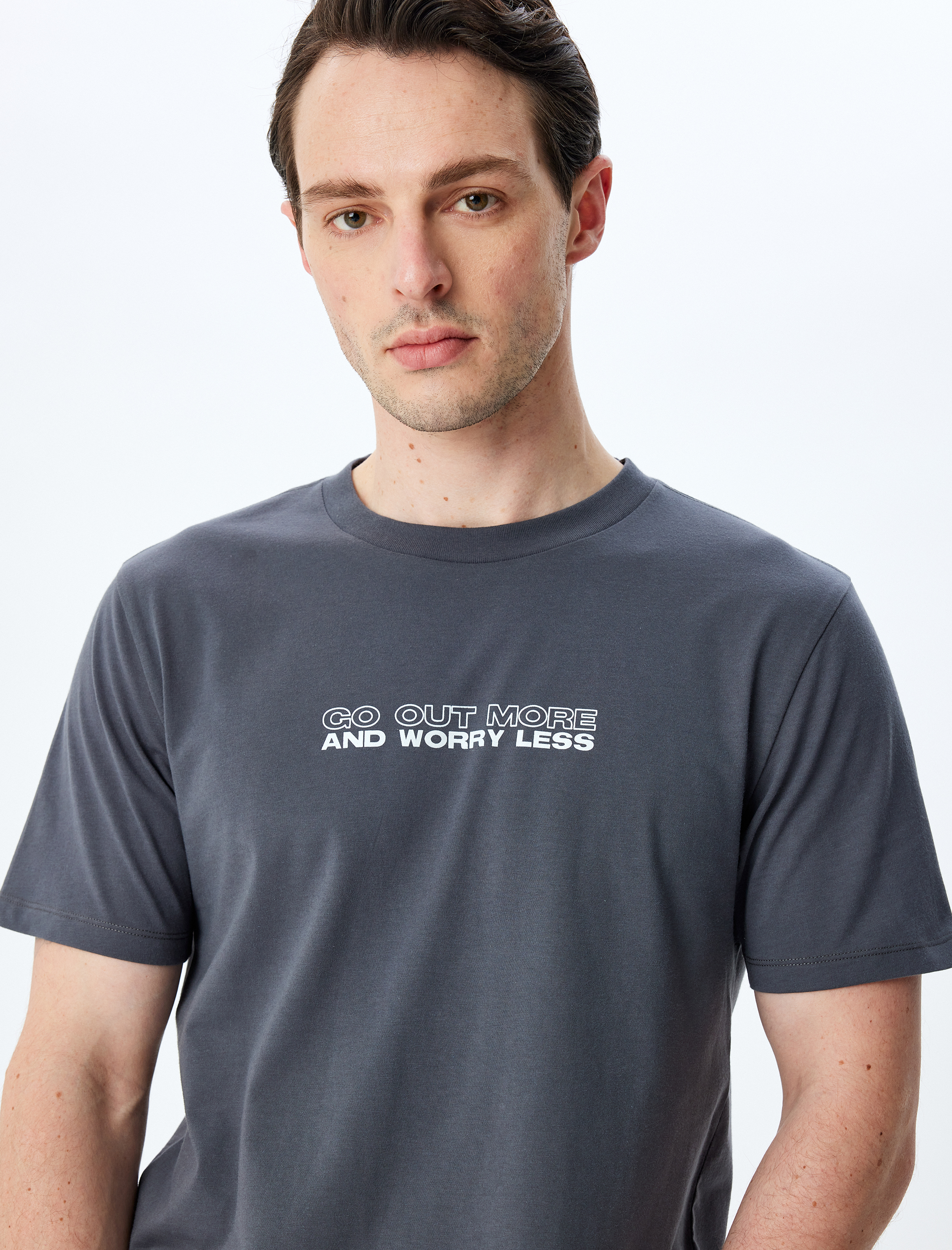   Bisiklet Yaka Slim Fit Kısa Kollu Pamuklu Slogan Baskılı Tişört