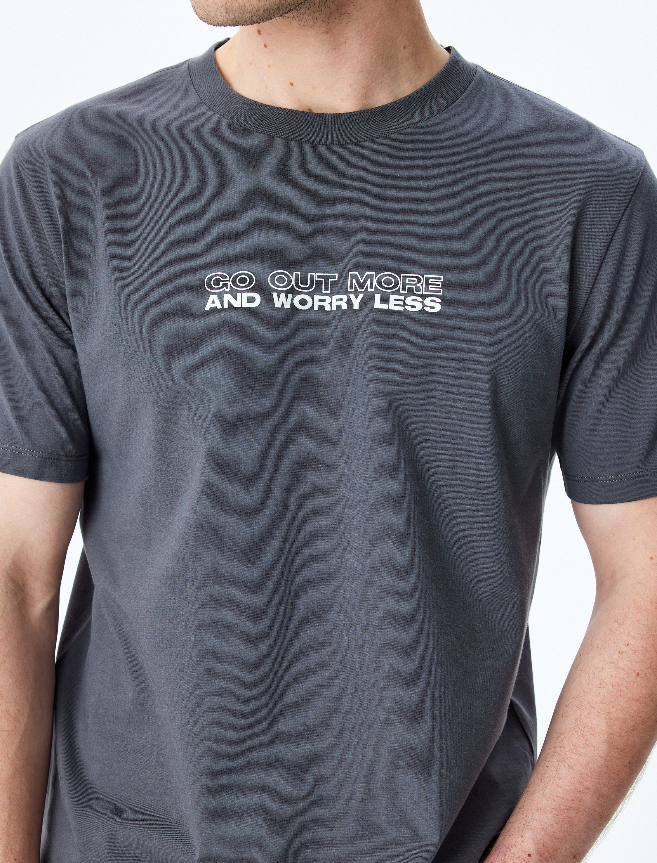   Bisiklet Yaka Slim Fit Kısa Kollu Pamuklu Slogan Baskılı Tişört