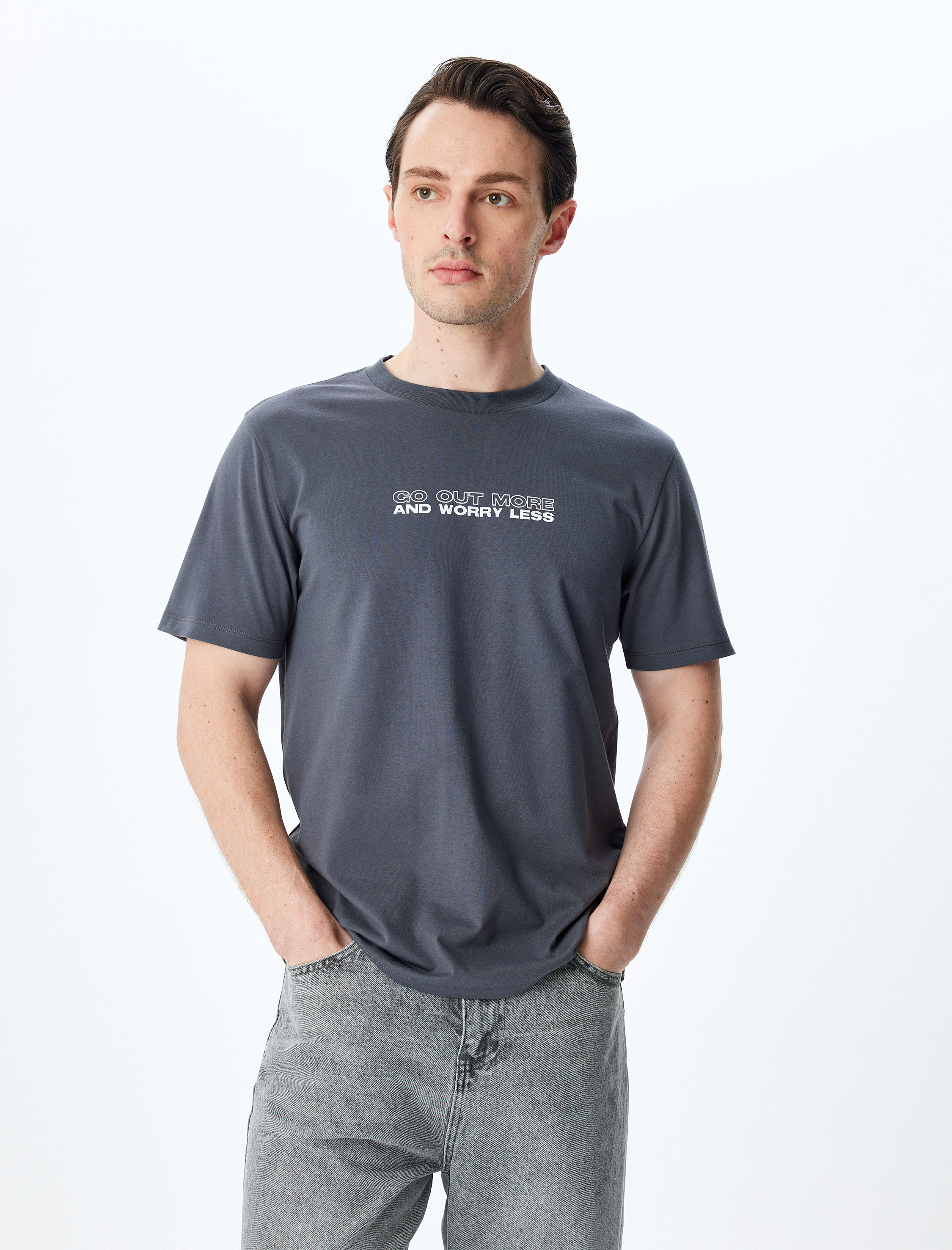   Bisiklet Yaka Slim Fit Kısa Kollu Pamuklu Slogan Baskılı Tişört