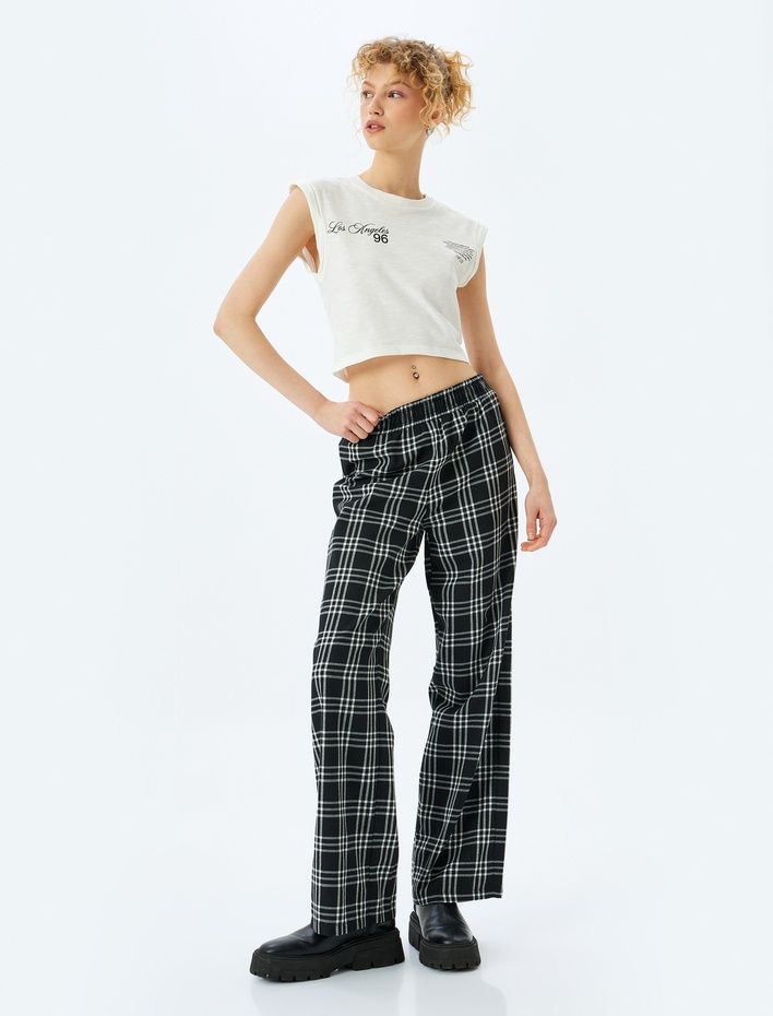  Bisiklet Yaka Kolsuz Crop Arkası Baskılı Üst