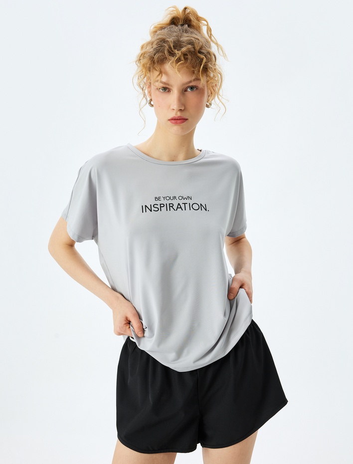  Bisiklet Yaka Baskılı Rahat Kesim Kısa Kollu Spor Tişört