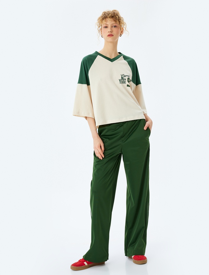  Arkası Baskılı Oversize V Yaka Crop Kolej Tişört