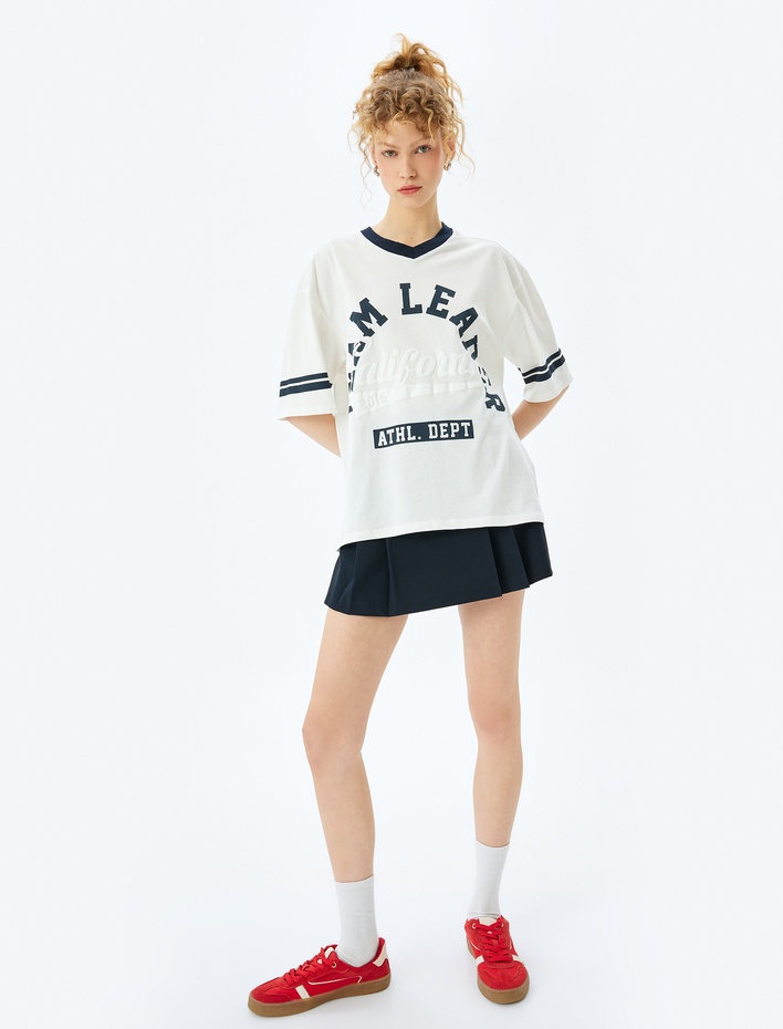  Kolej Baskılı Pamuklu V Yaka Oversize Biyeli Tişört