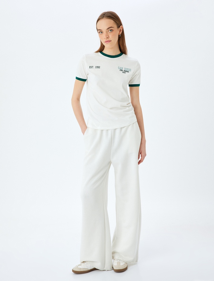  Bisiklet Yaka Biyeli Arkası Baskılı Kısa Kollu Tişört