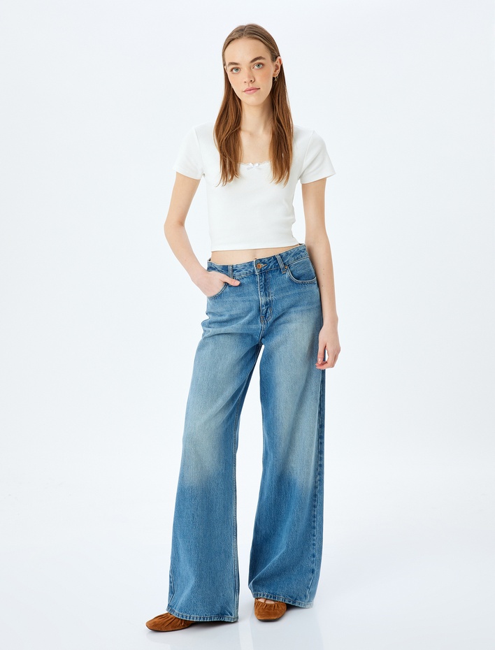  Fiyonklu Crop U Yaka Slim Fit Kısa Kollu Tişört