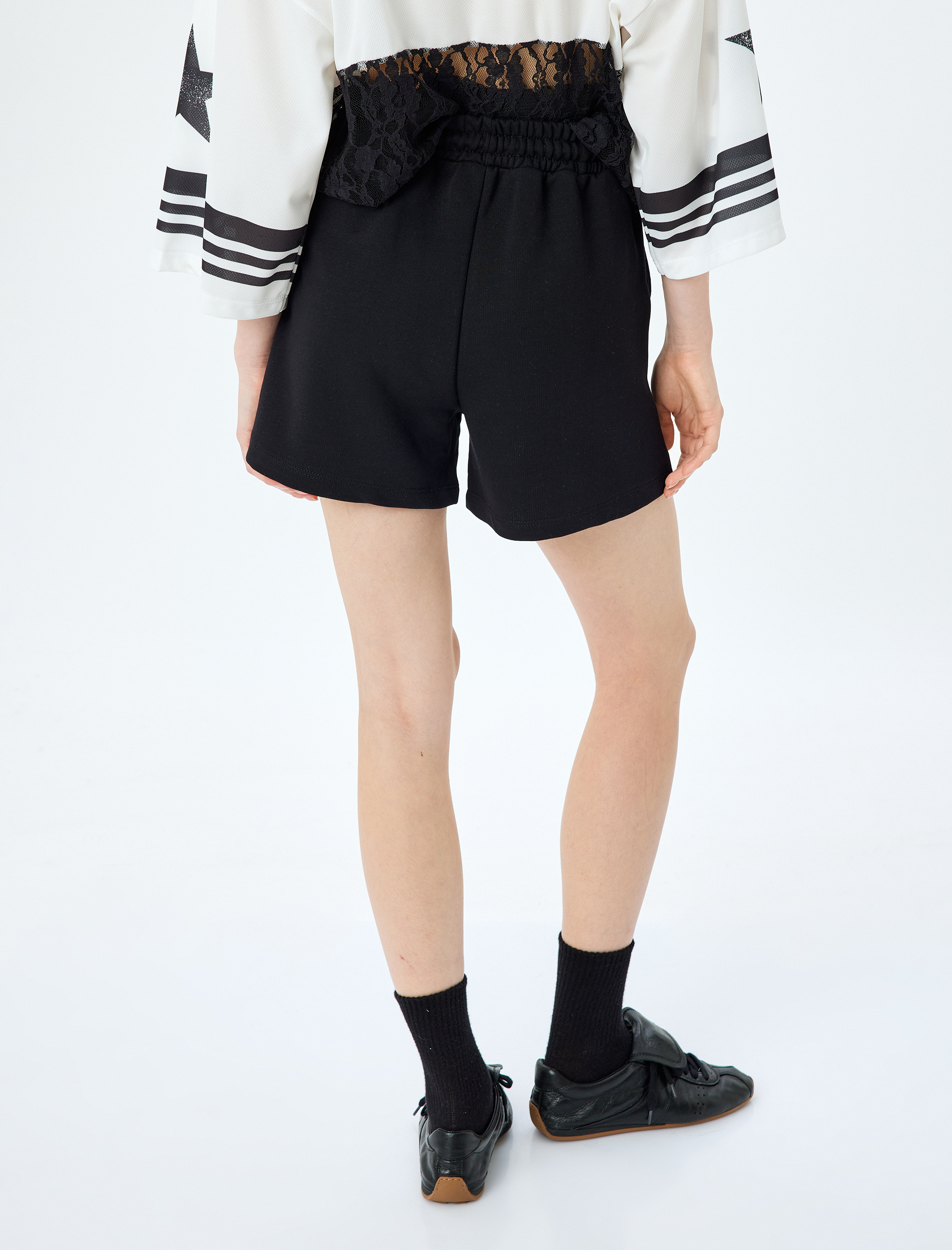   Cep Detaylı Beli Bağcıklı Rahat Kalıp Şort