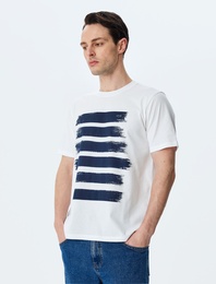 Bisiklet Yaka Çizgi Baskılı Pamuklu Kısa Kollu Slim Fit Tişört