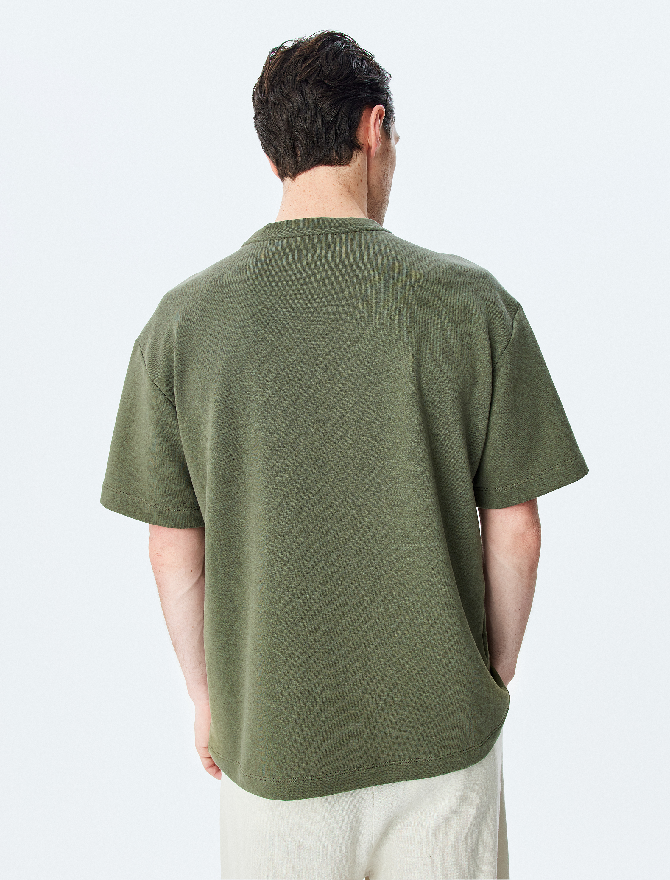   Kısa Kollu Etiket Detaylı Tok Kumaş Bisiklet Yaka Oversize Tişört