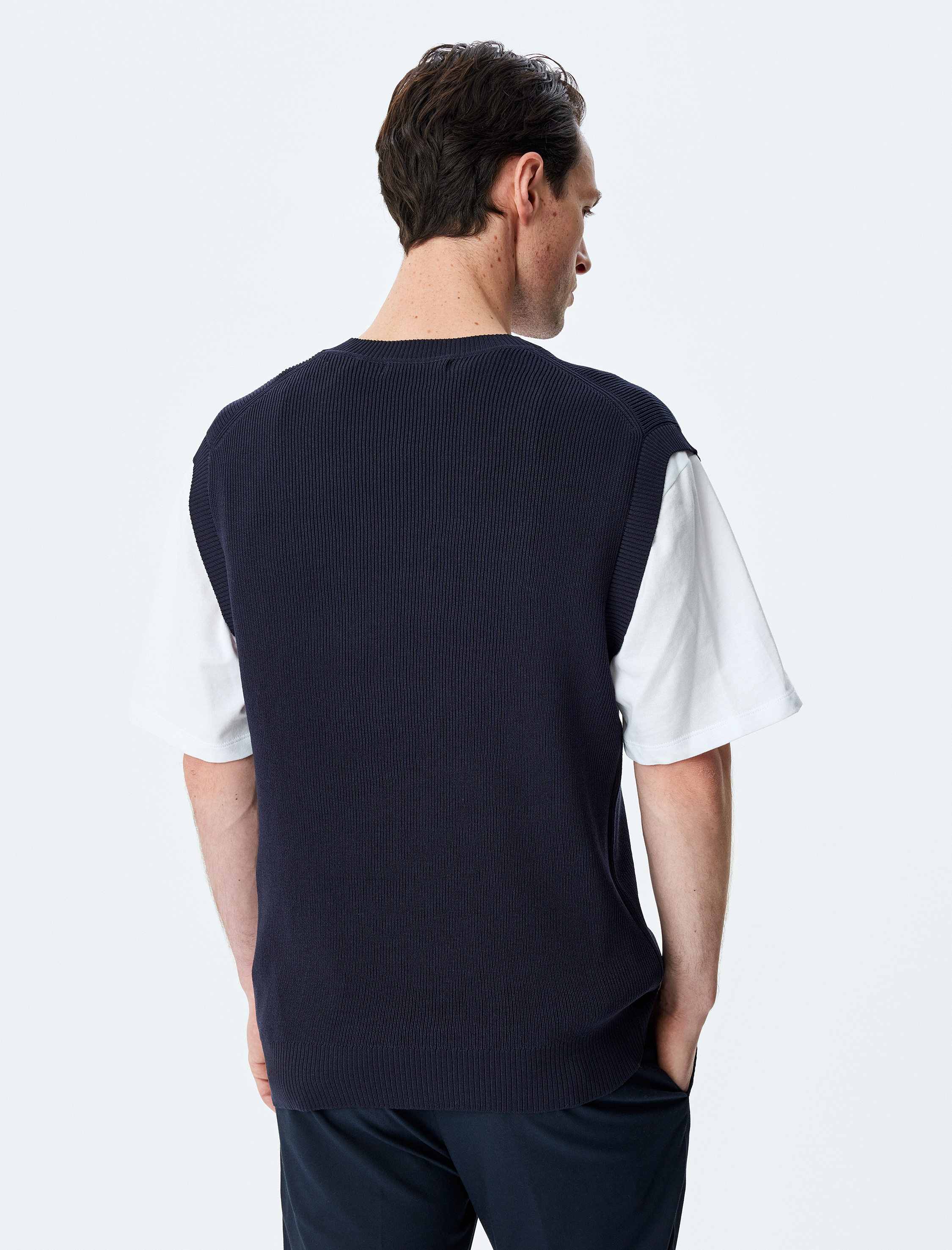   V Yaka Regular Fit Viskon Karışımlı Triko Süveter