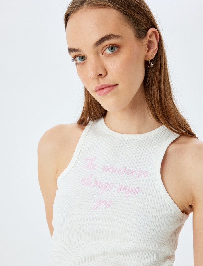  Pamuklu Nakış Detaylı Halter Yaka Pijama Üstü