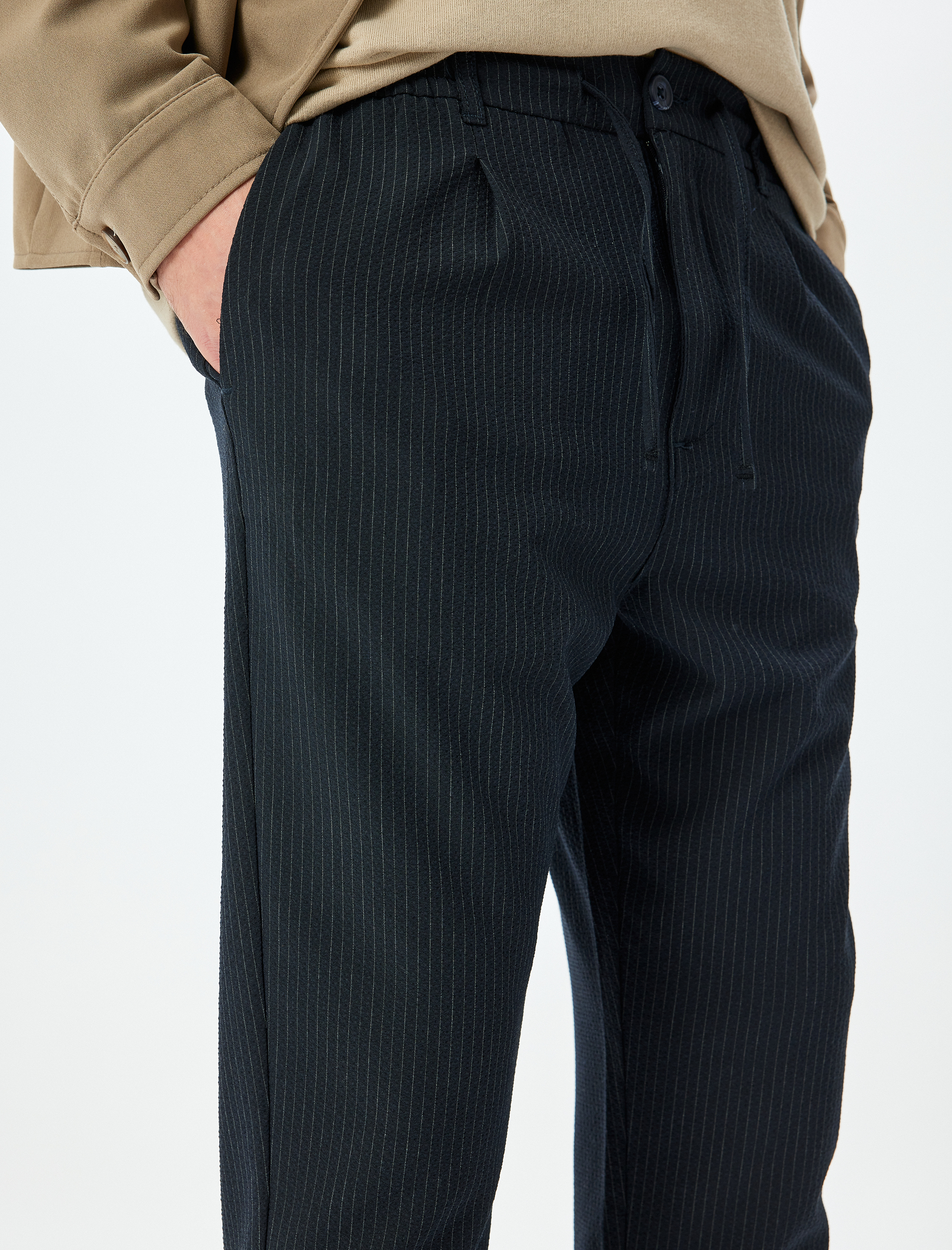   Katlamalı Paça Viskon Karışımlı Düğmeli Beli Bağcıklı Slim Fit Yazlık Pantolon