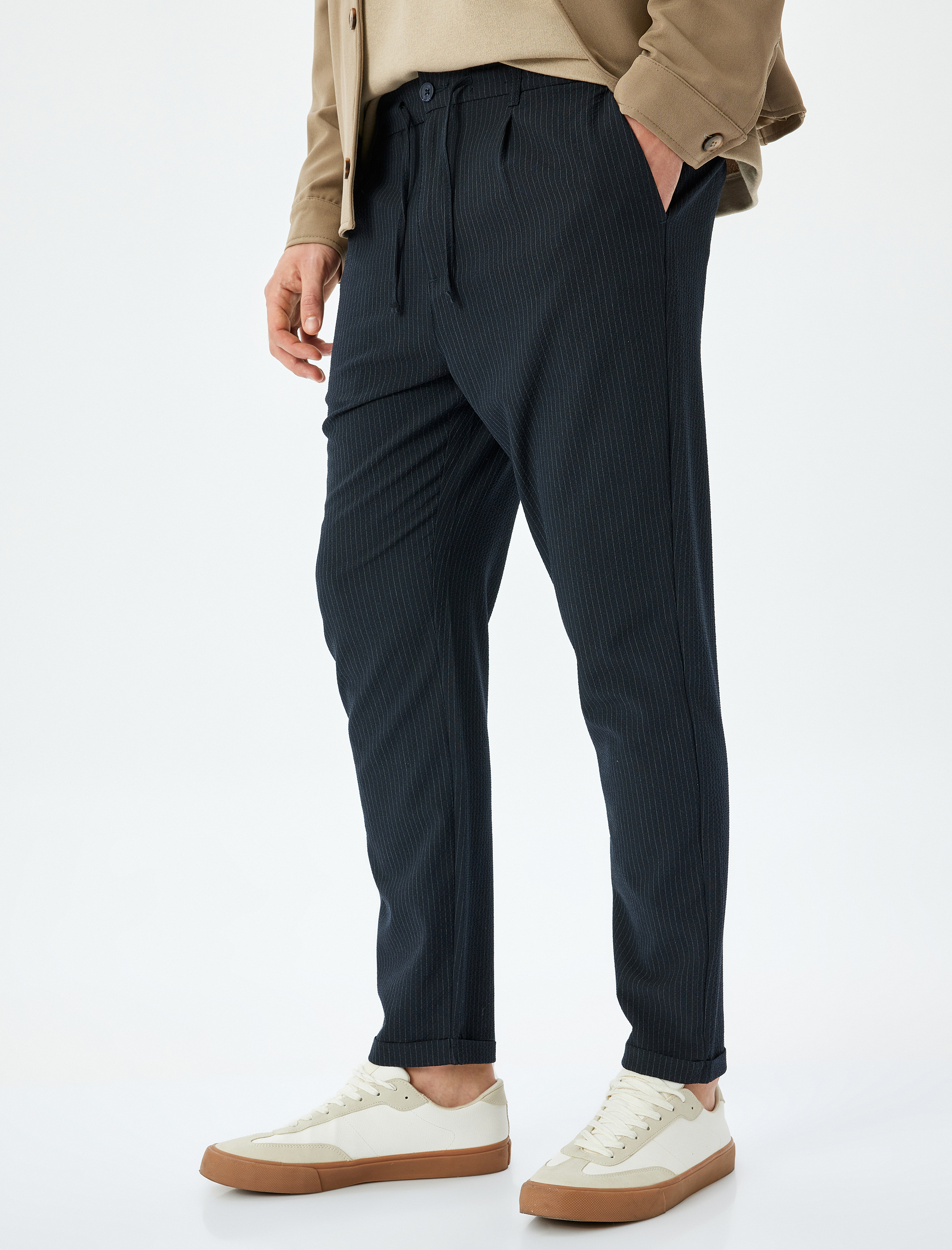   Katlamalı Paça Viskon Karışımlı Düğmeli Beli Bağcıklı Slim Fit Yazlık Pantolon