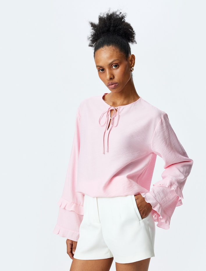  Uzun Kollu Yakası Bağlama Detaylı Fırfırlı Bluz