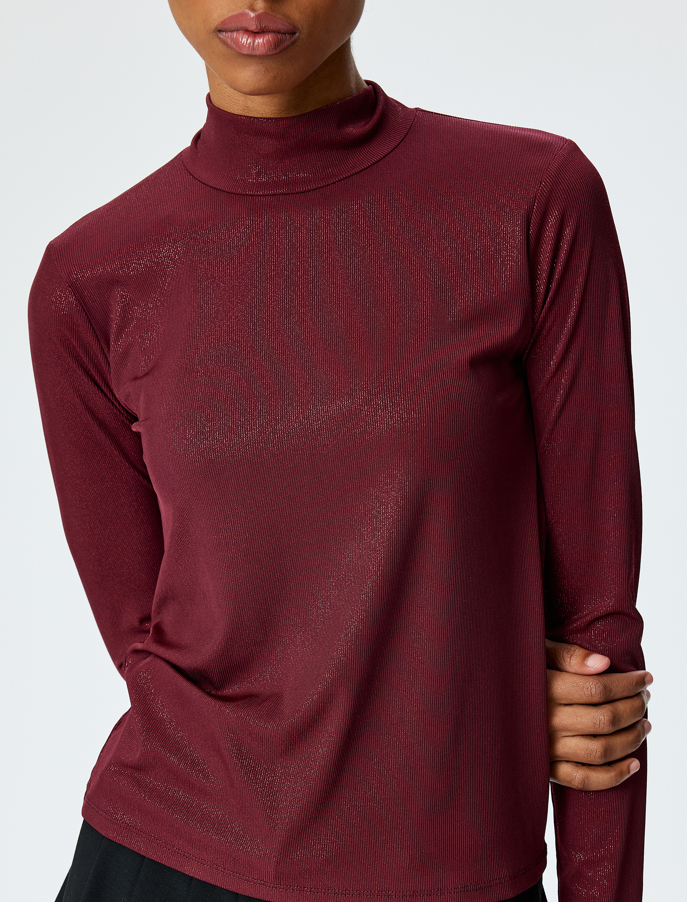   Dik Yaka Uzun Kollu Parlak Tişört