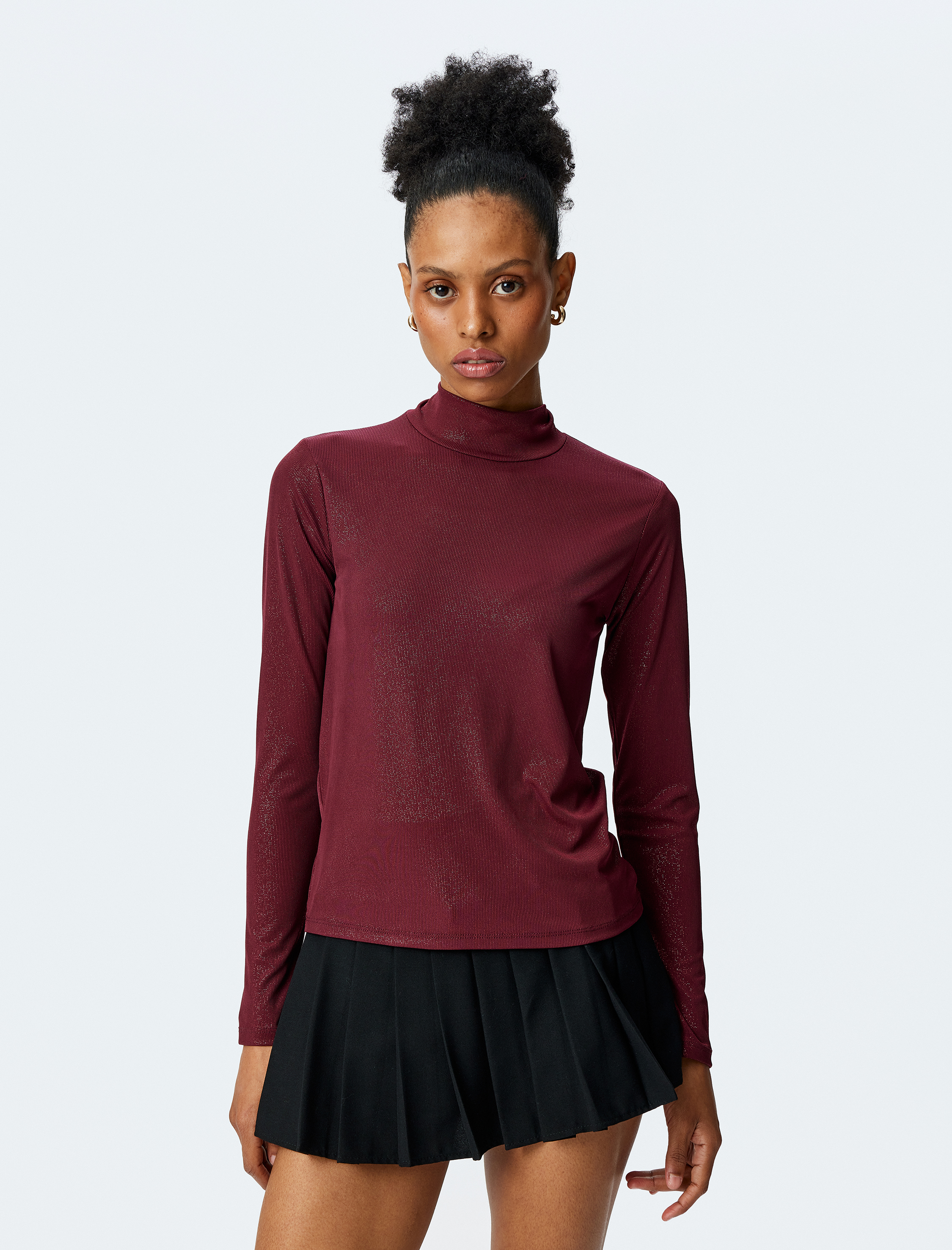   Dik Yaka Uzun Kollu Parlak Tişört