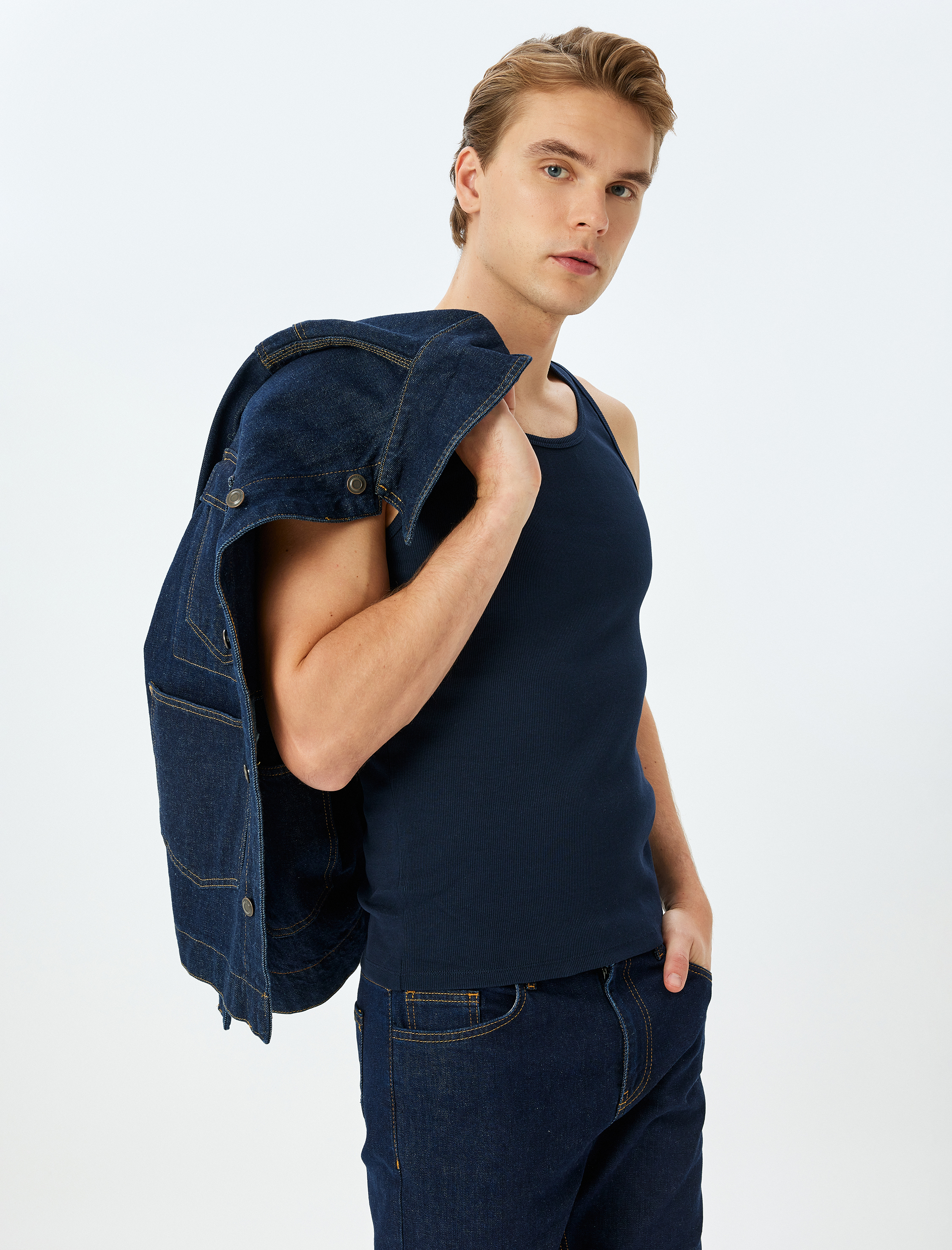   Bisiklet Yaka Slim Fit Kolsuz Fitilli Basic Atlet