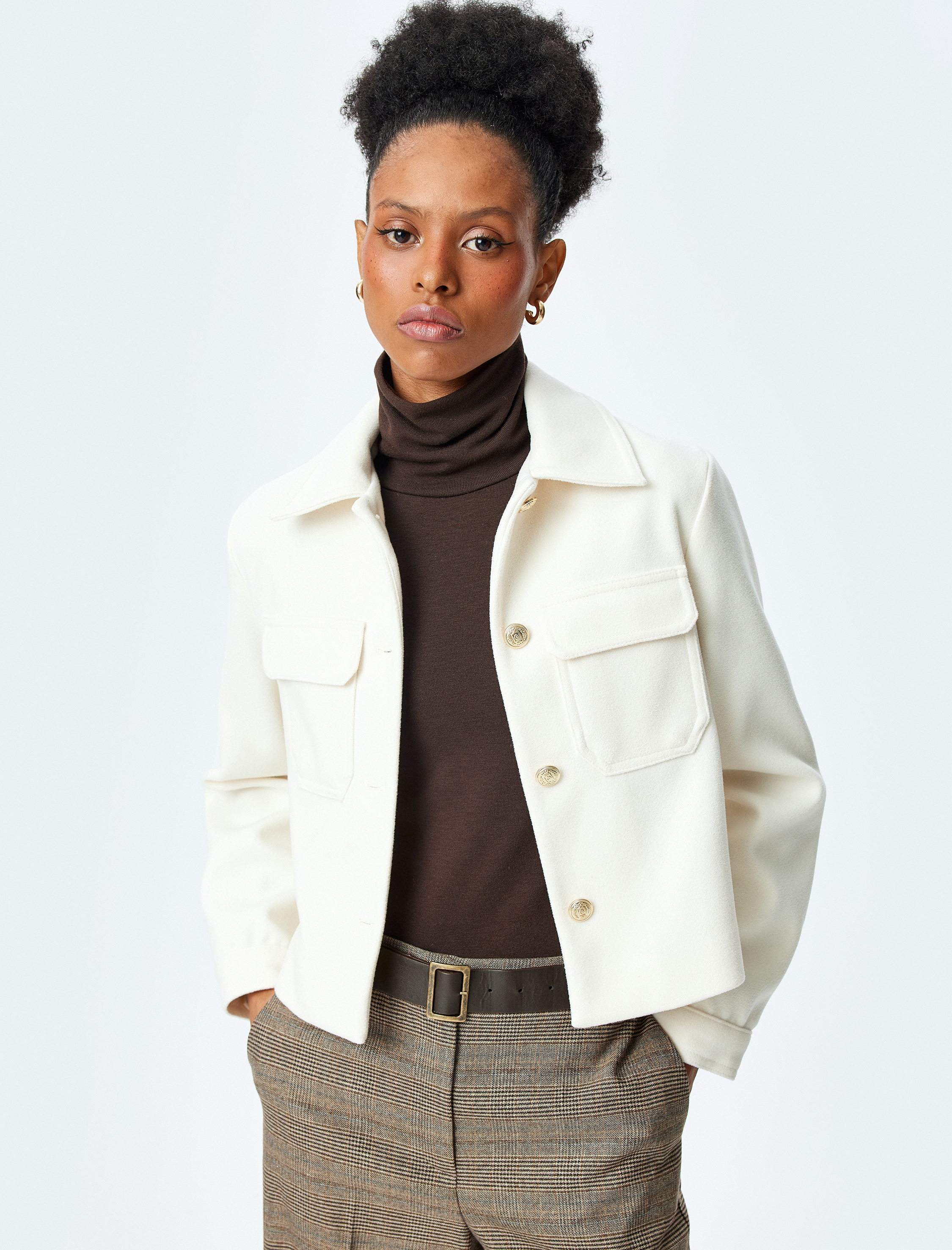 Klasik Yaka Düğmeli Cep Detaylı Crop Ceket