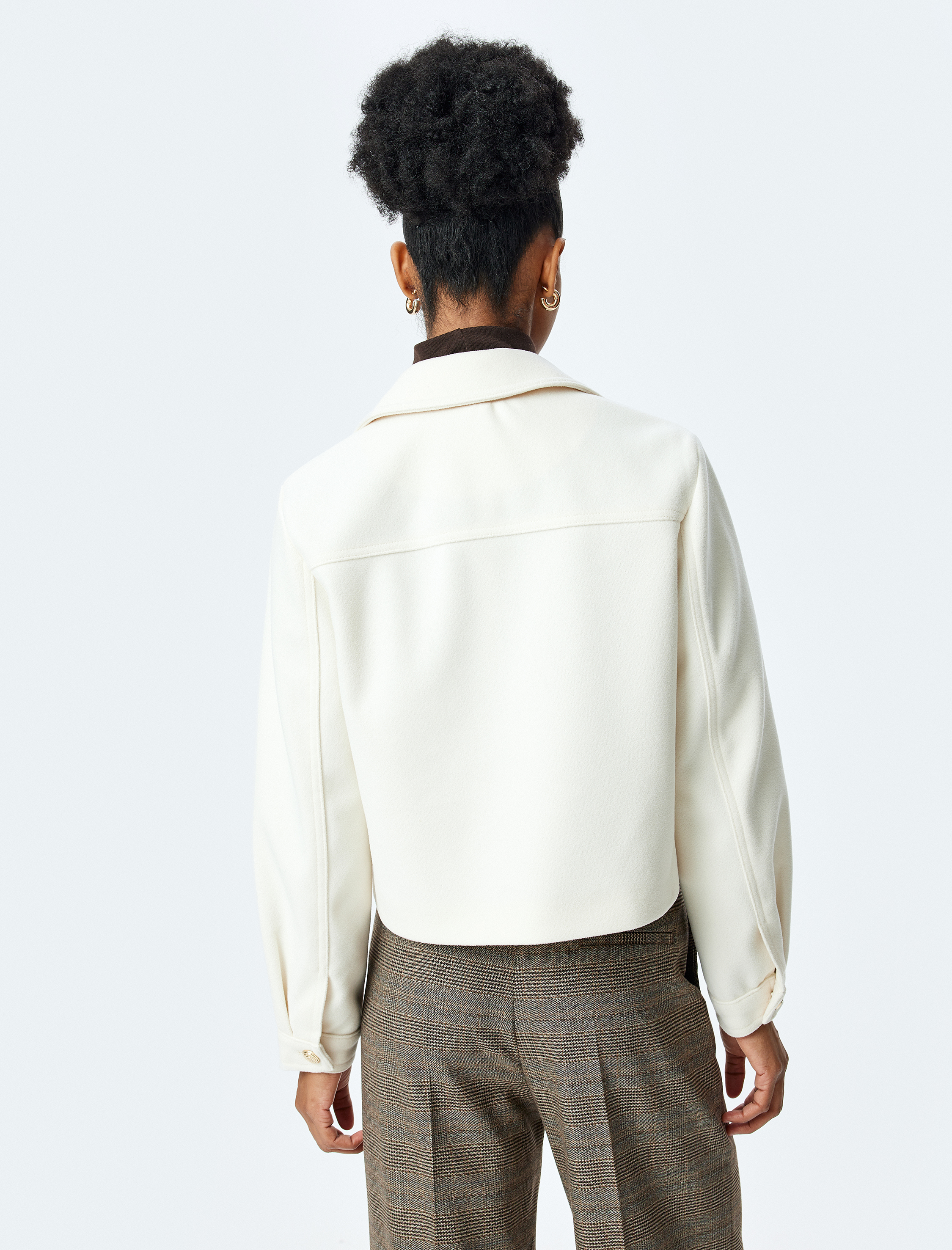 Klasik Yaka Düğmeli Cep Detaylı Crop Ceket