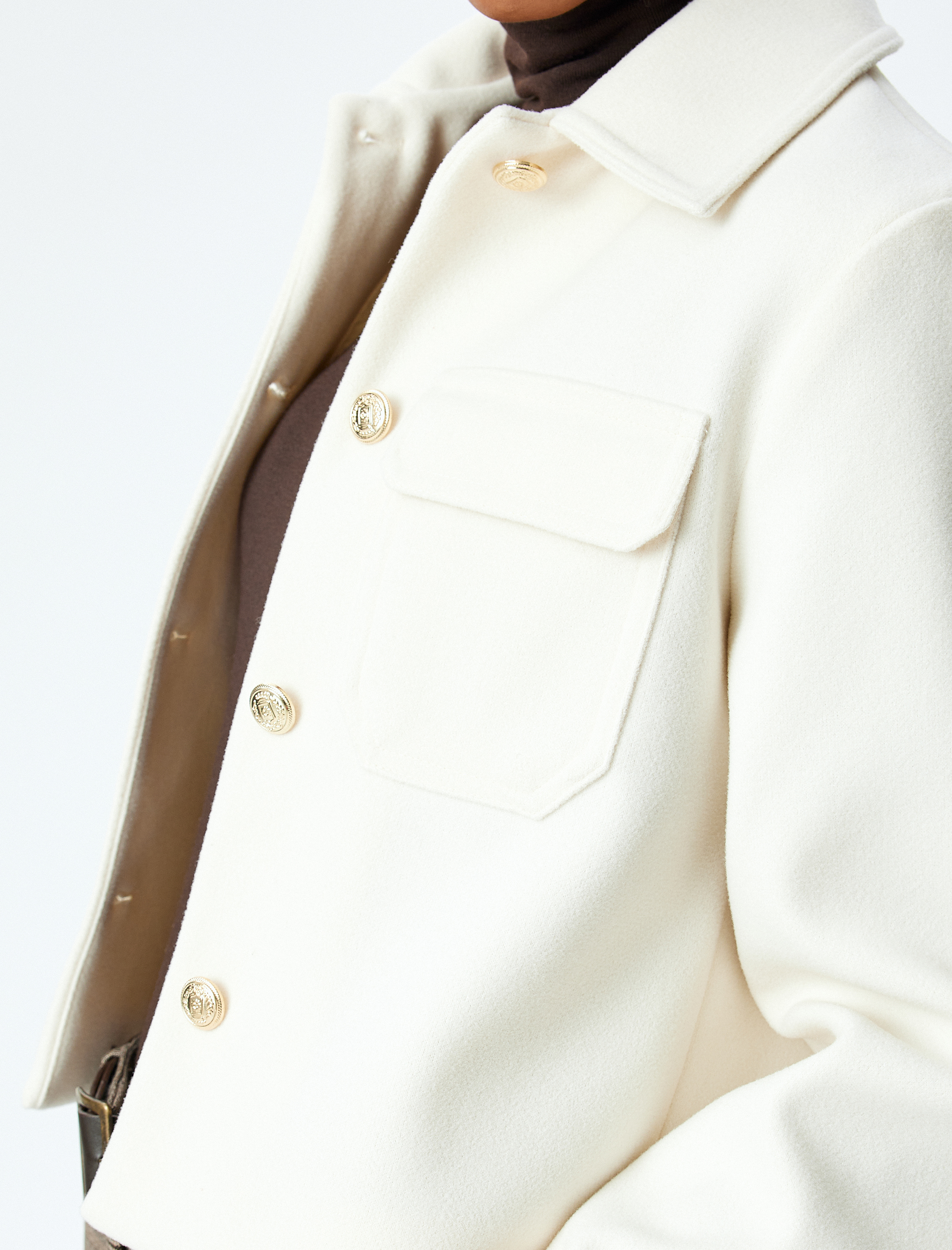 Klasik Yaka Düğmeli Cep Detaylı Crop Ceket