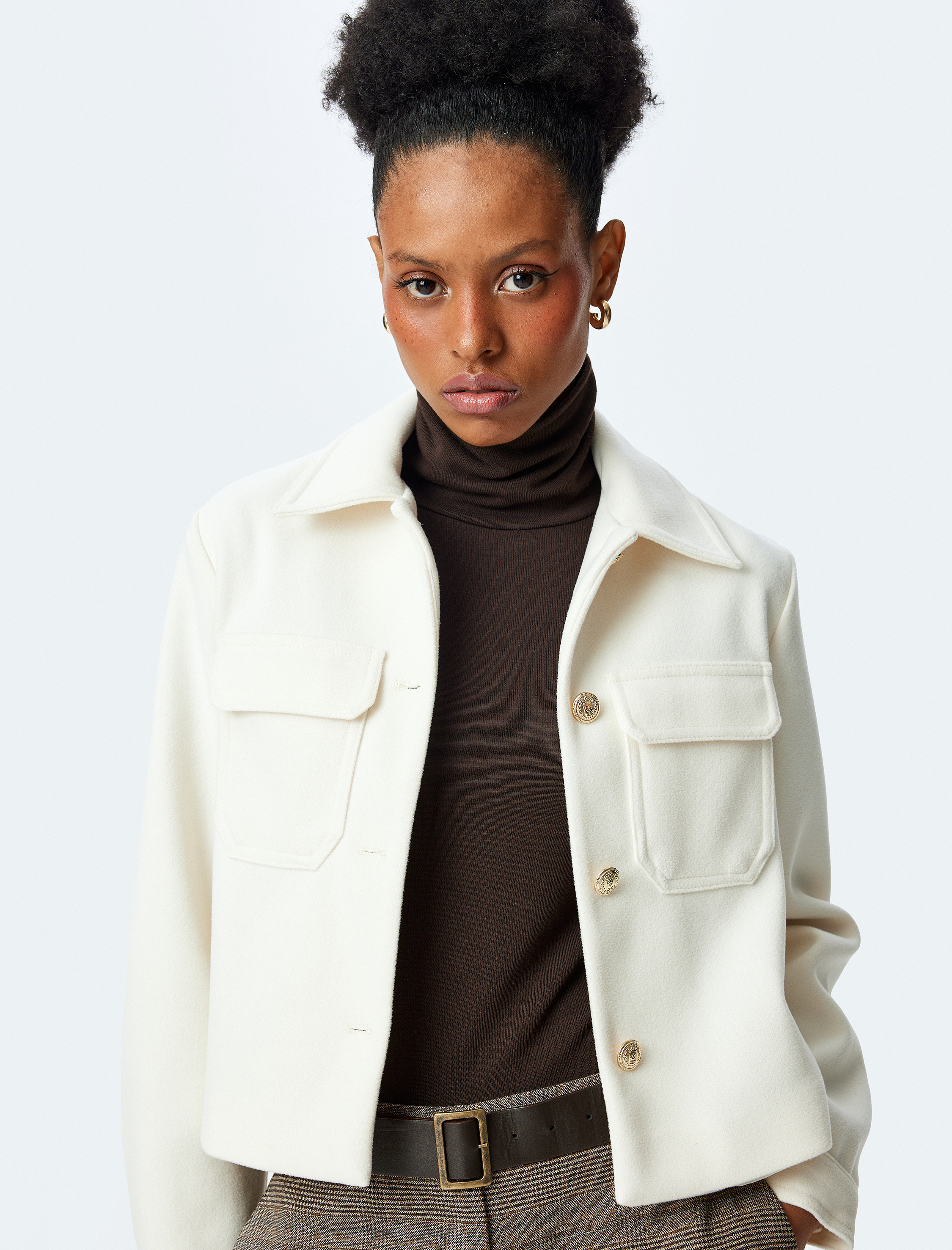 Klasik Yaka Düğmeli Cep Detaylı Crop Ceket