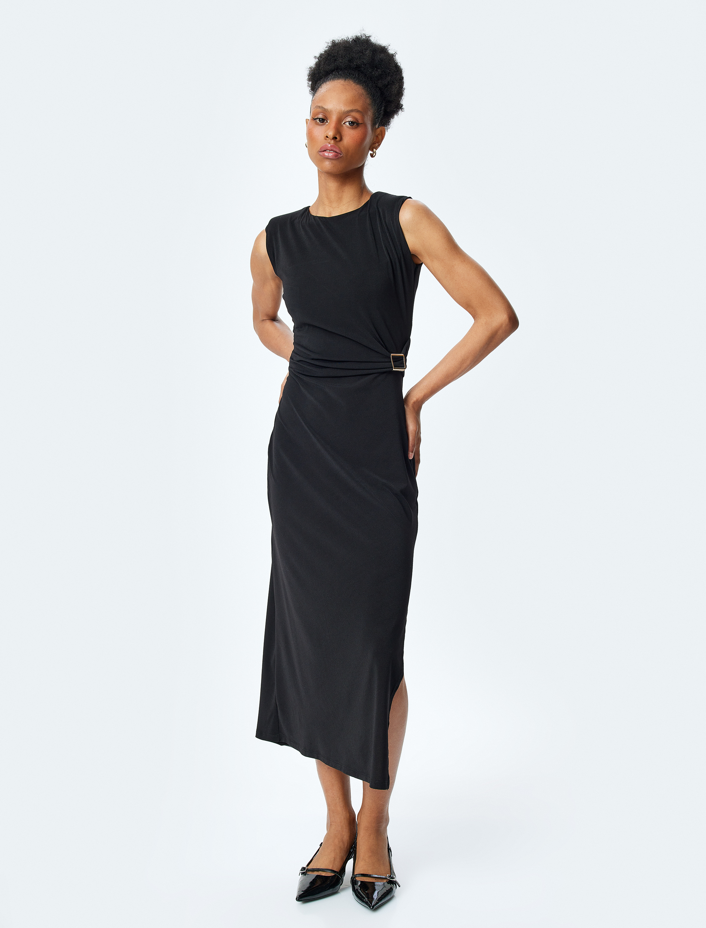   Yırtmaç Detaylı Kemerli Yuvarlak Yaka Kolsuz Uzun Elbise