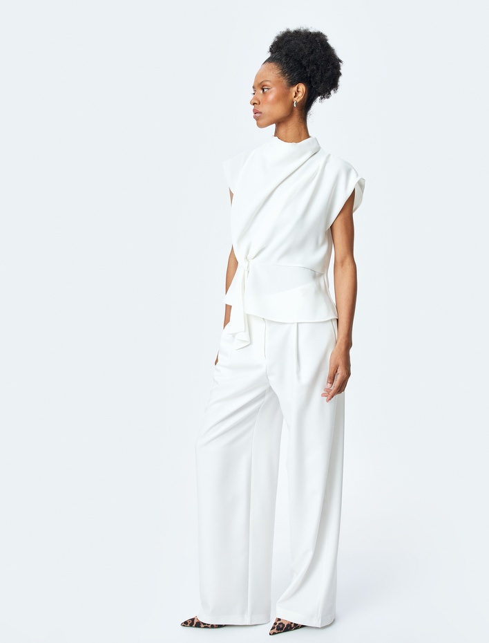  Büzgü Detaylı Kap Kol Dökümlü Dik Yaka Bluz