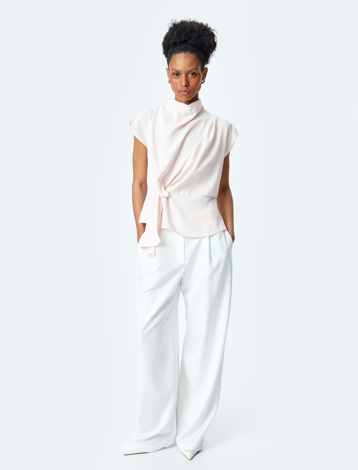  Büzgü Detaylı Kap Kol Dökümlü Dik Yaka Bluz