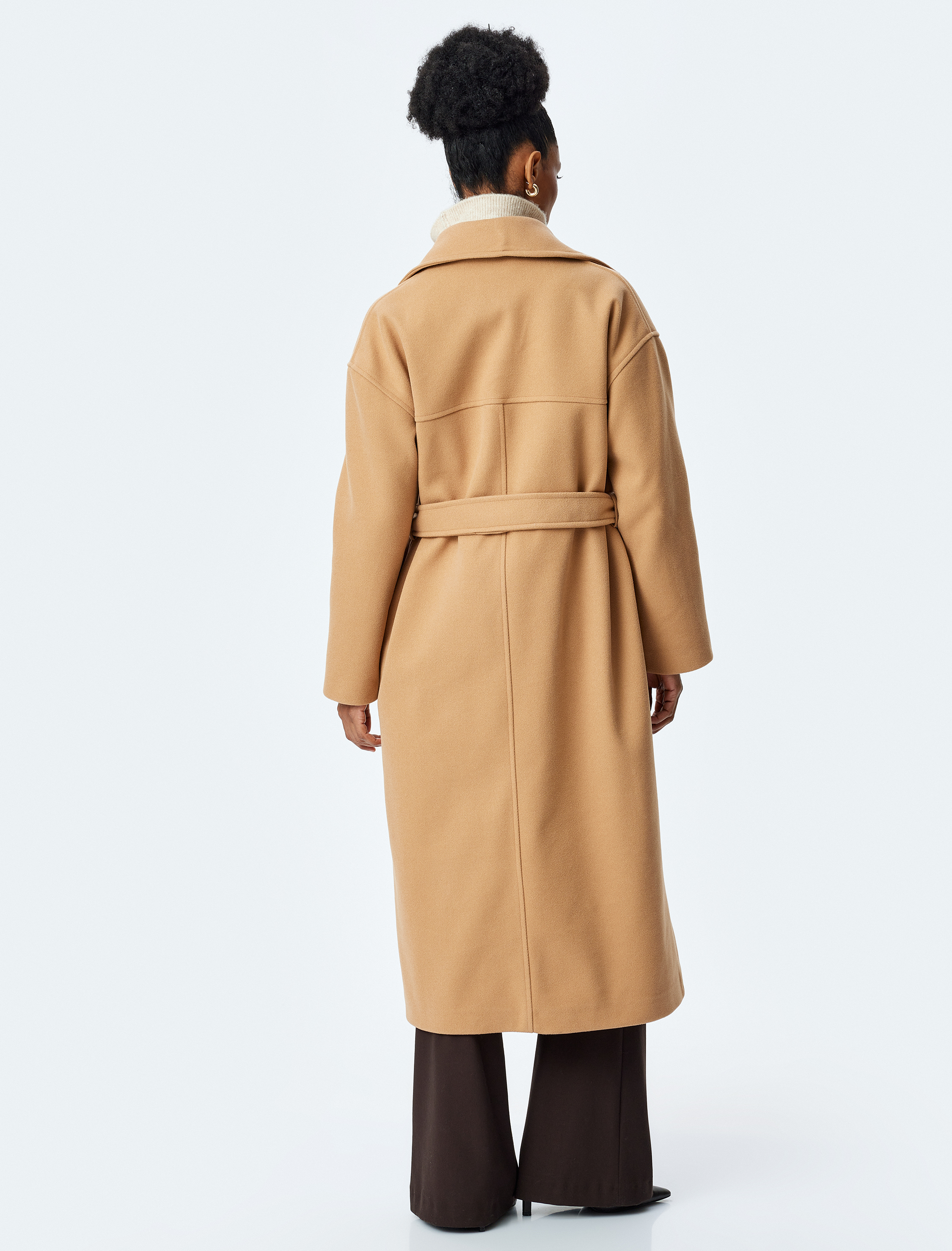   Aplike Cepli Kemer Detaylı Kruvaze Uzun Kaşe Kaban