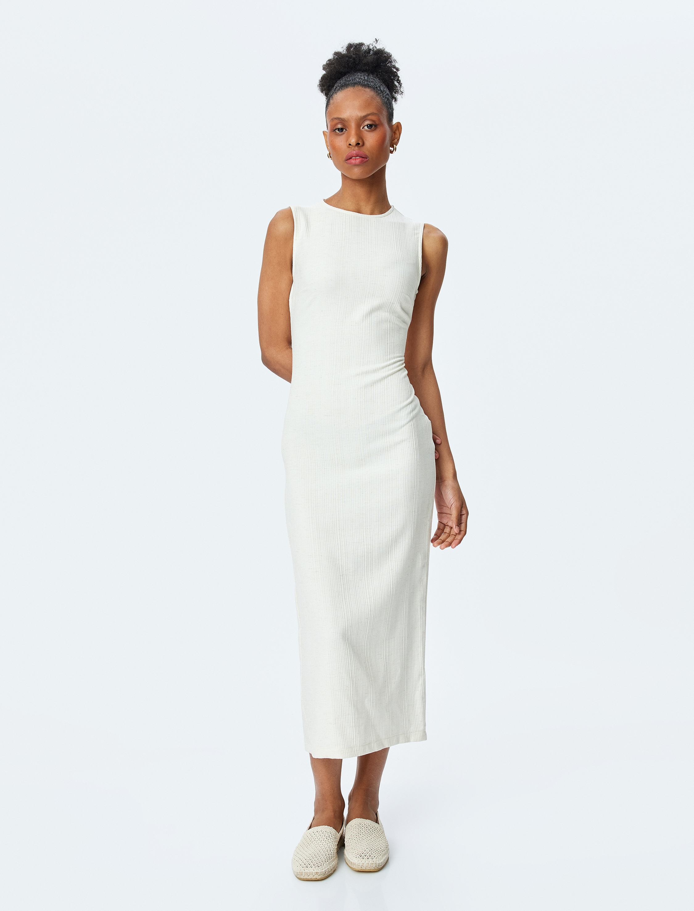   Yuvarlak Yaka Slim Fit Kolsuz Uzun Kalem Elbise