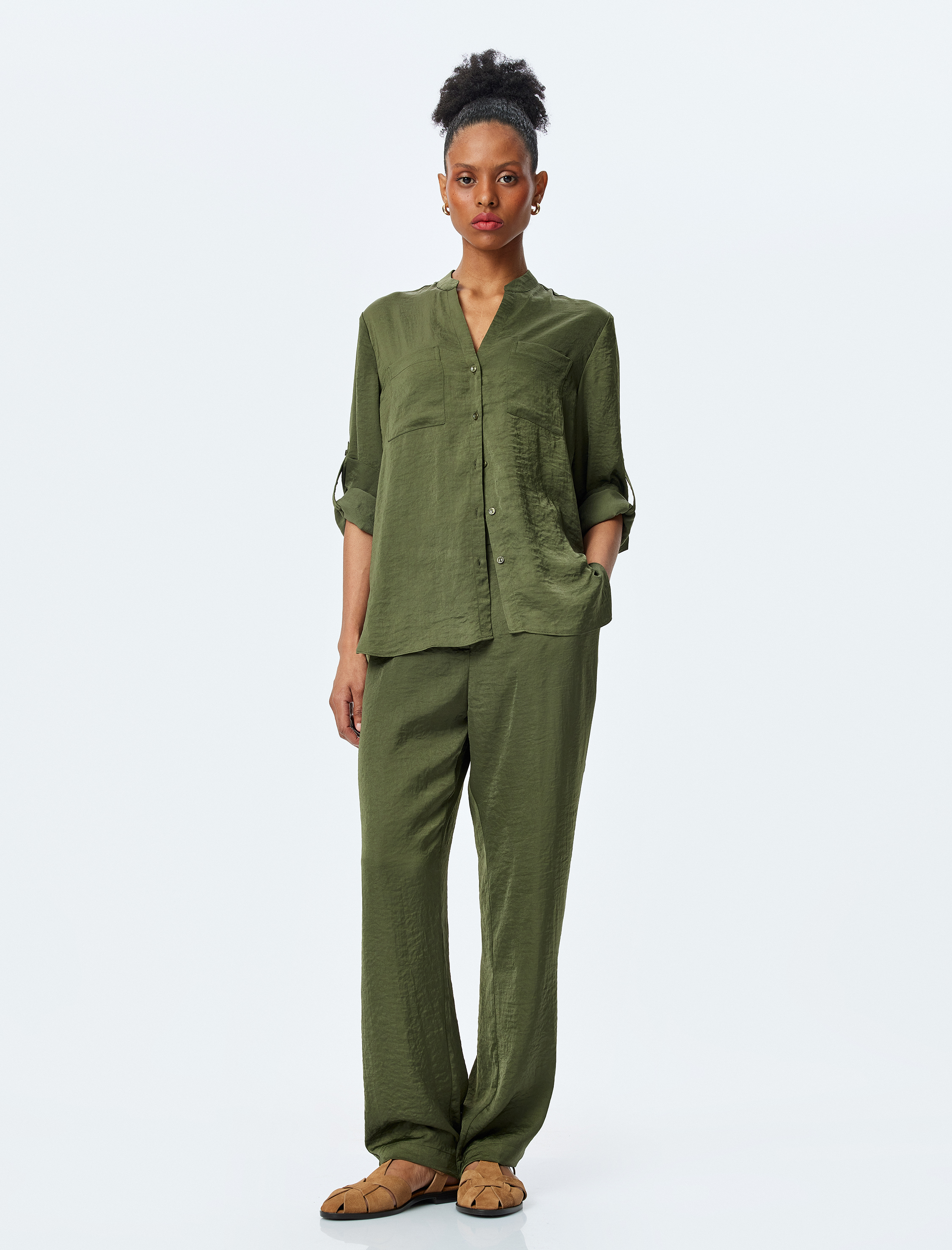   Uzun Kollu Cepli Hakim Yaka Saten Gömlek