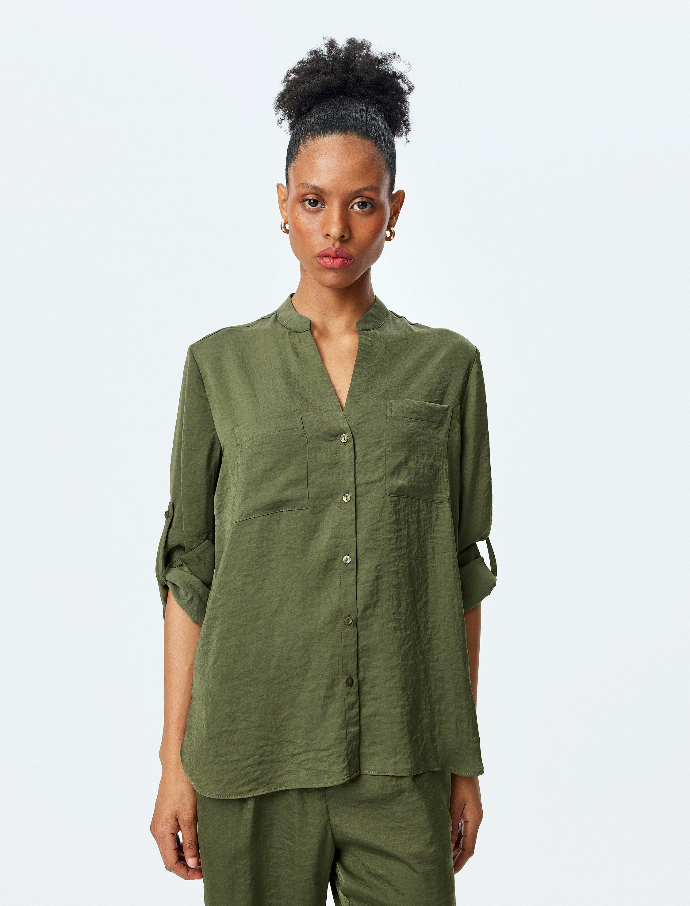   Uzun Kollu Cepli Hakim Yaka Saten Gömlek