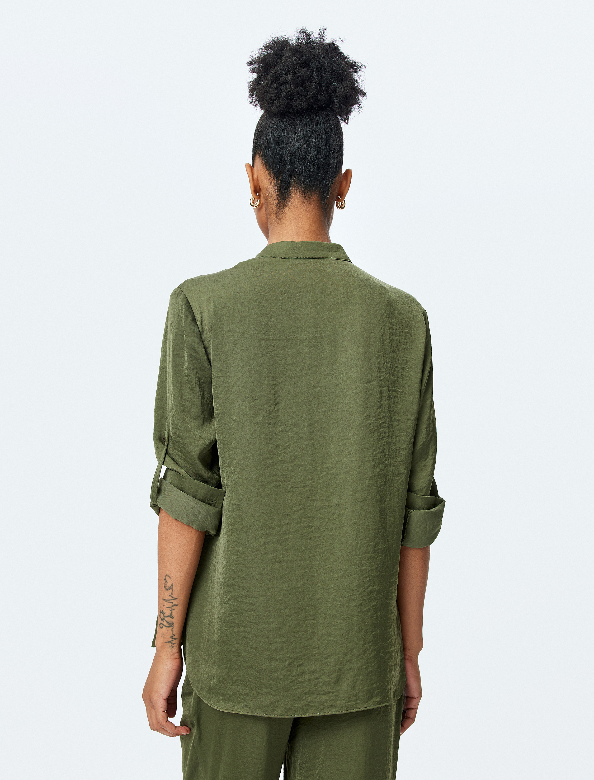   Uzun Kollu Cepli Hakim Yaka Saten Gömlek