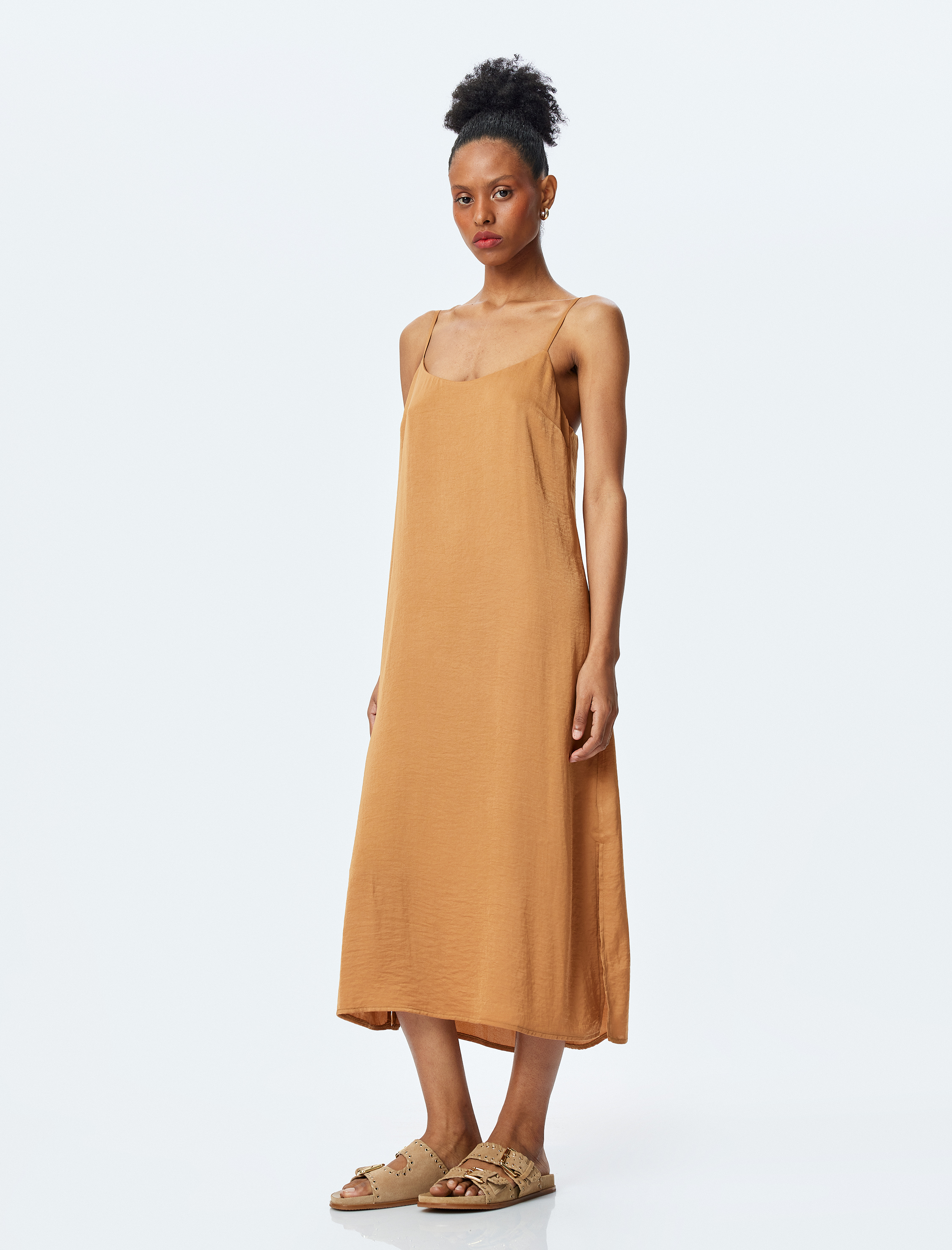   Düz Kesim İnce Askılı Uzun Elbise