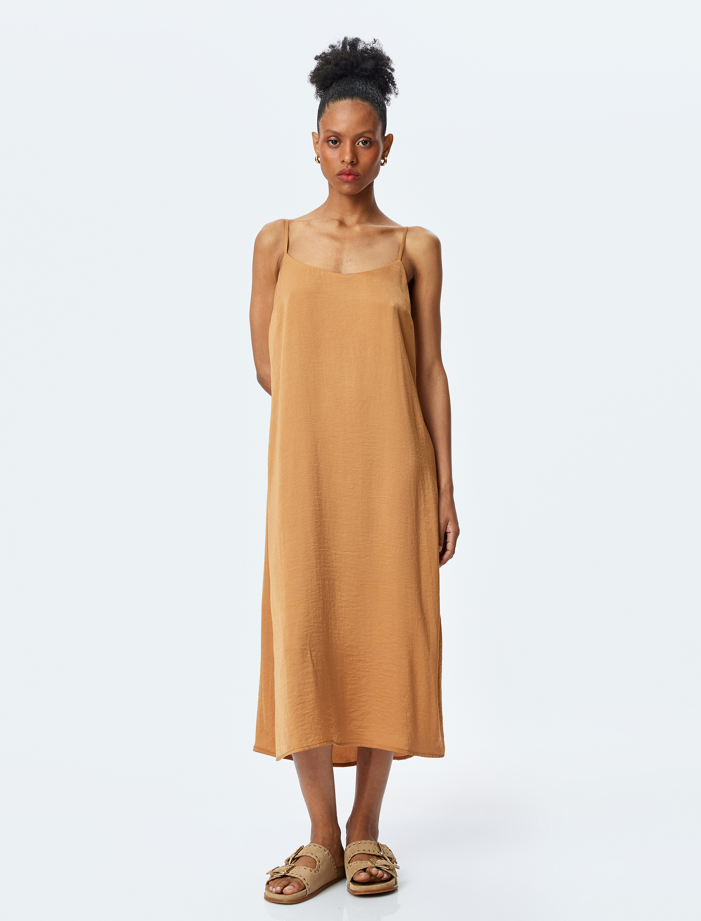   Düz Kesim İnce Askılı Uzun Elbise