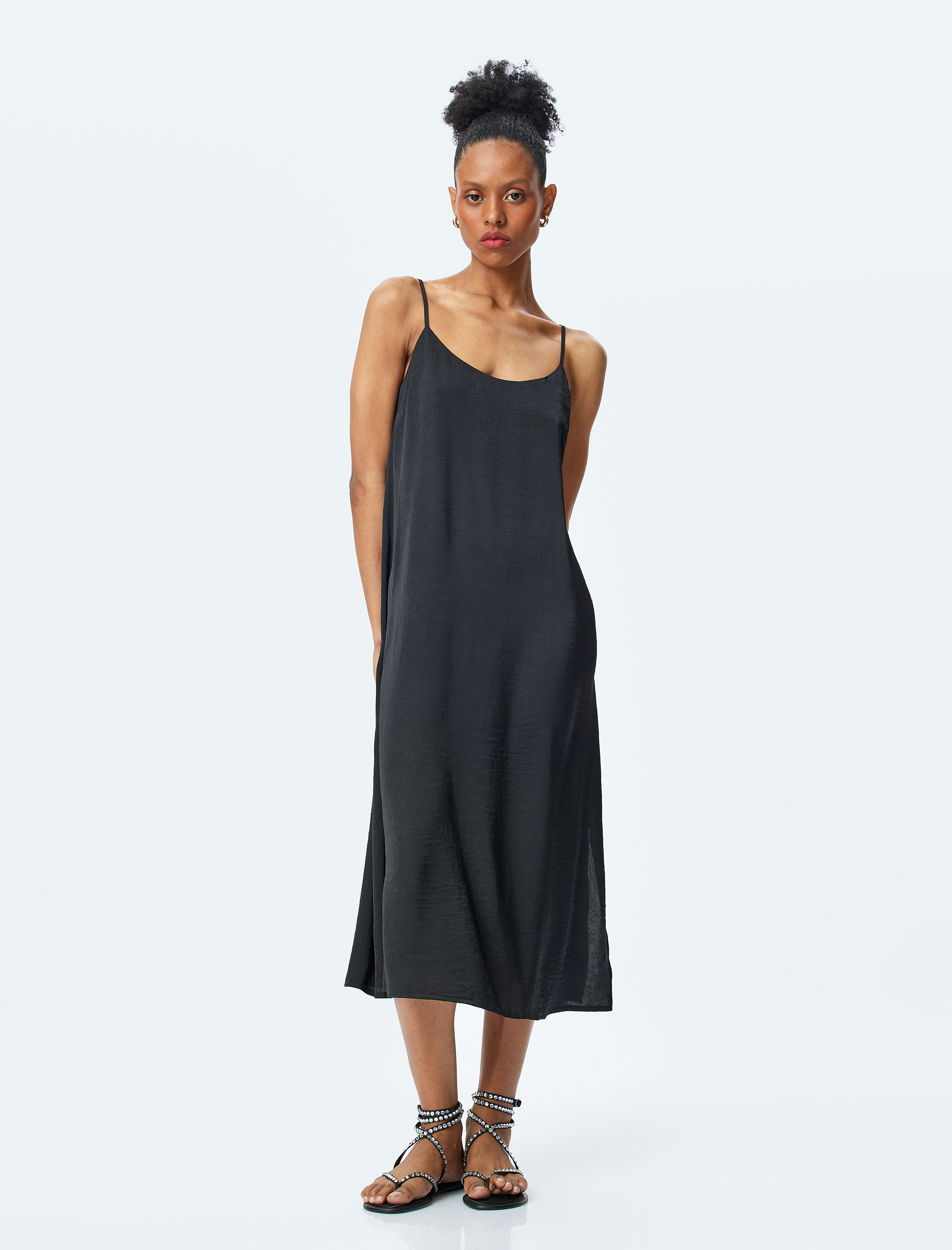   Düz Kesim İnce Askılı Uzun Elbise