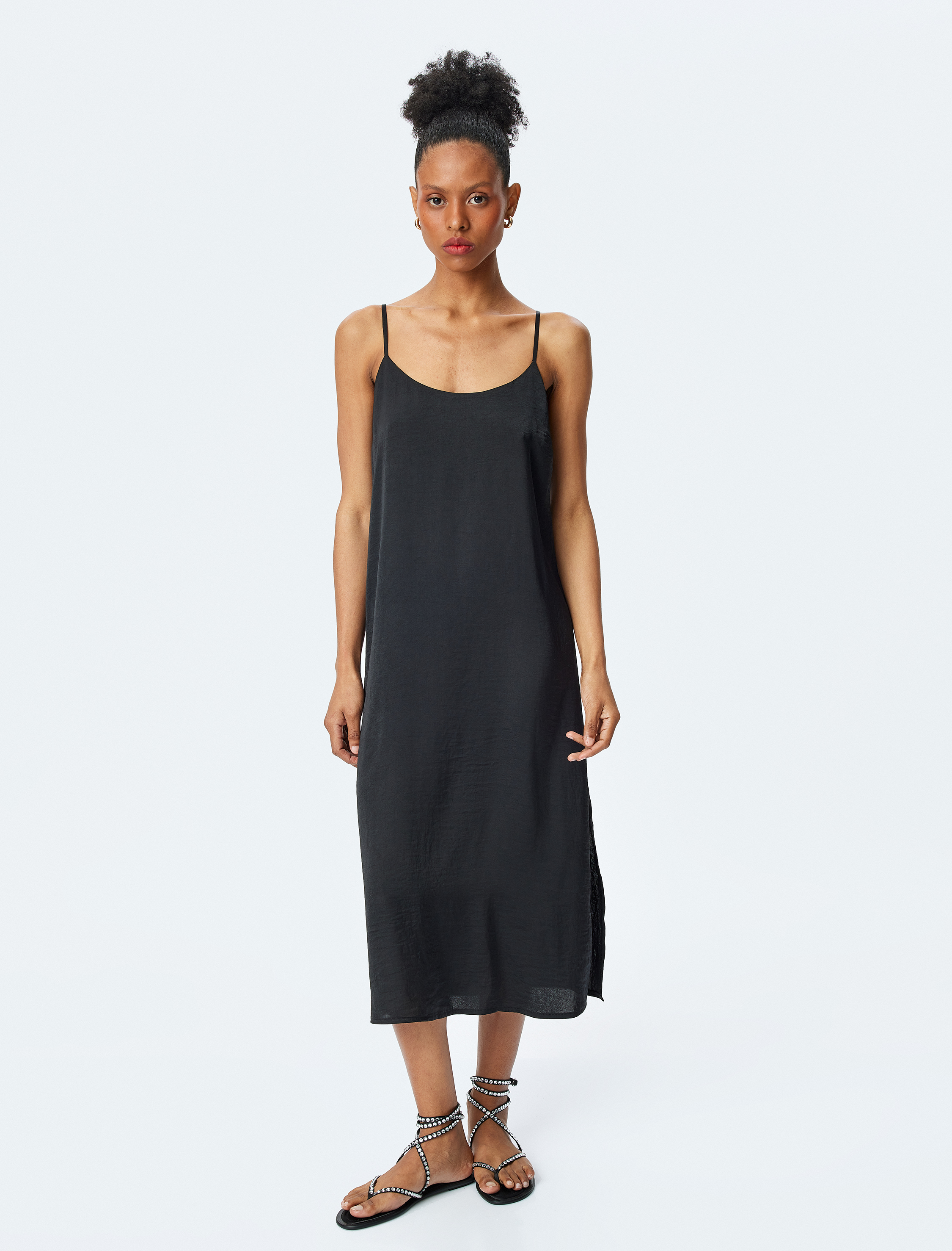   Düz Kesim İnce Askılı Uzun Elbise