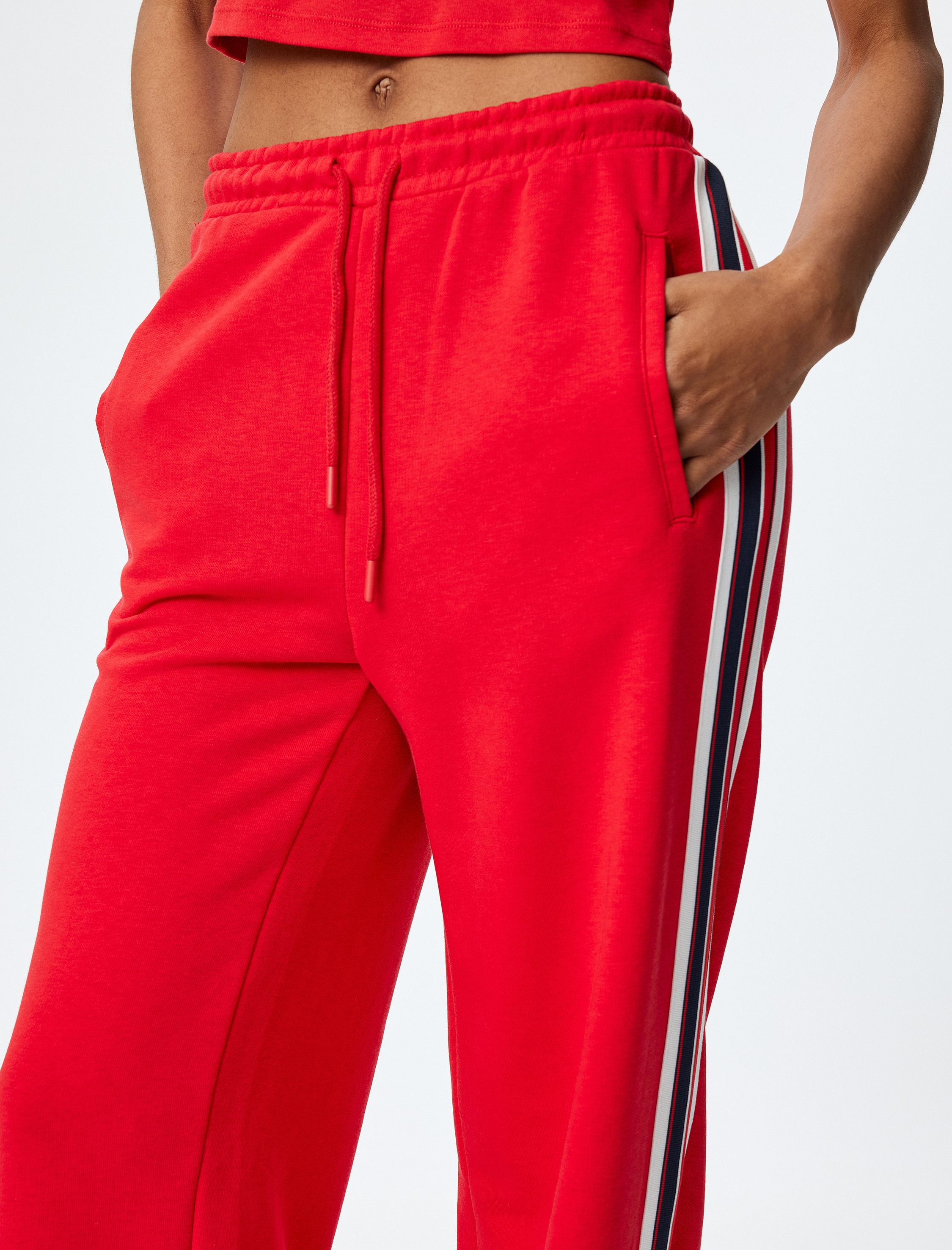   Beli Bağlamalı Yanları Şerit Detaylı Geniş Paça Eşofman Altı