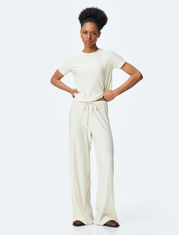  Rahat Kalıp Kısa Kollu Bisiklet Yaka Piliseli Tişört