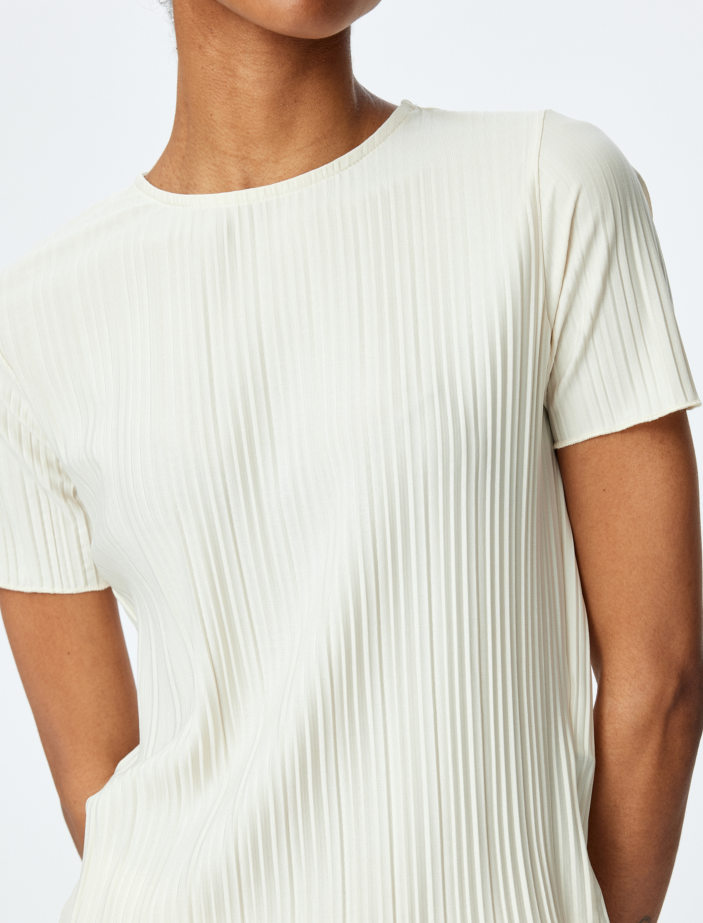   Rahat Kalıp Kısa Kollu Bisiklet Yaka Piliseli Tişört