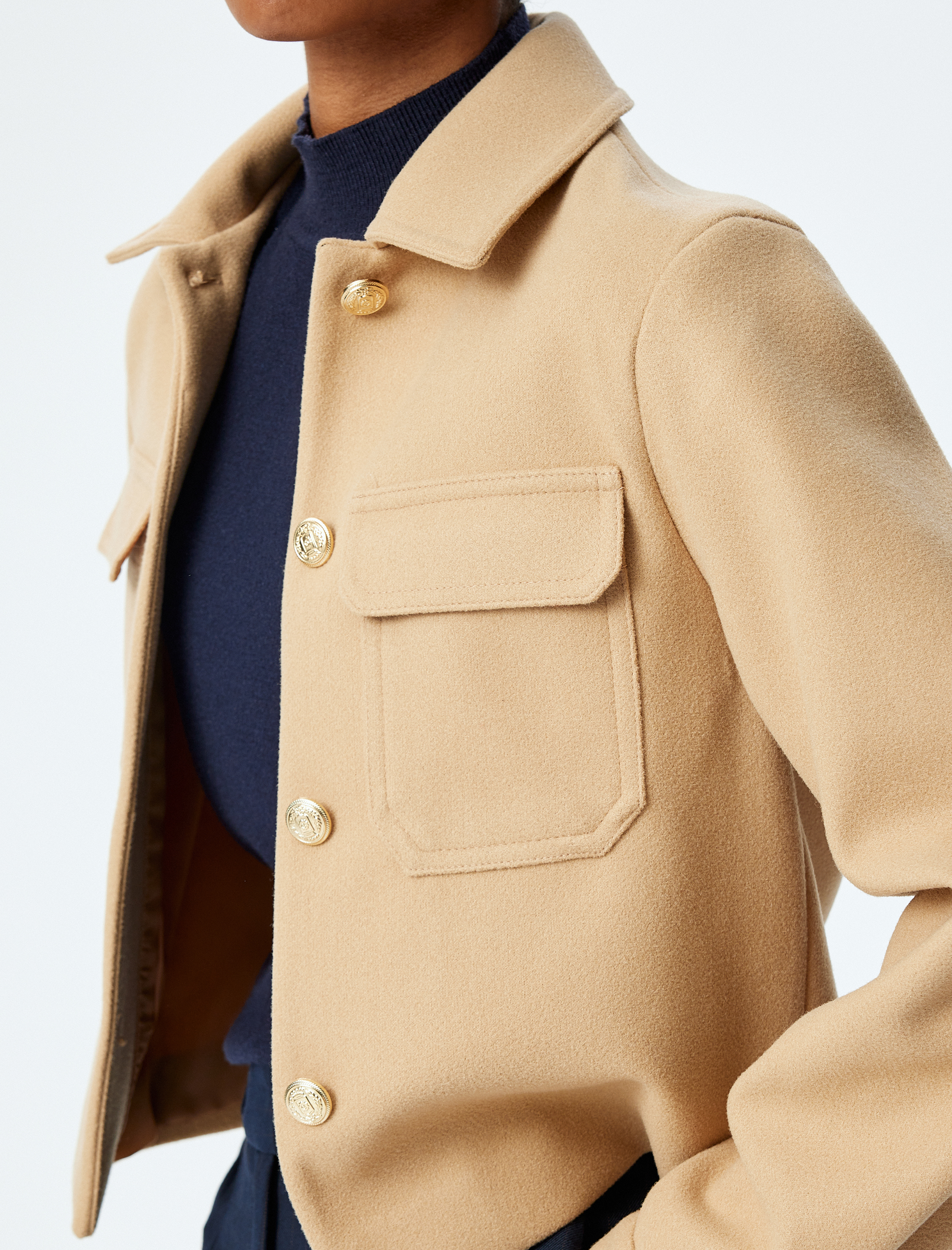 Klasik Yaka Düğmeli Cep Detaylı Crop Ceket